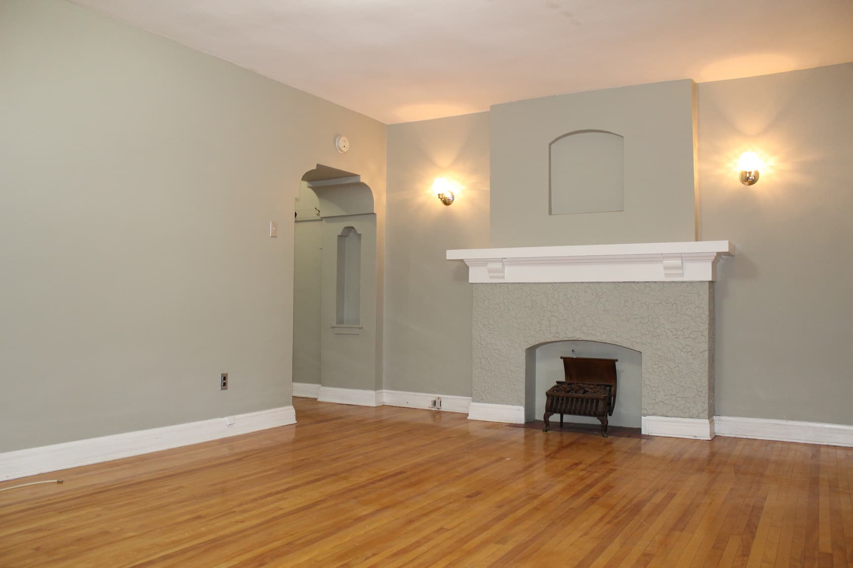 Montrose Manor - Photo 3
