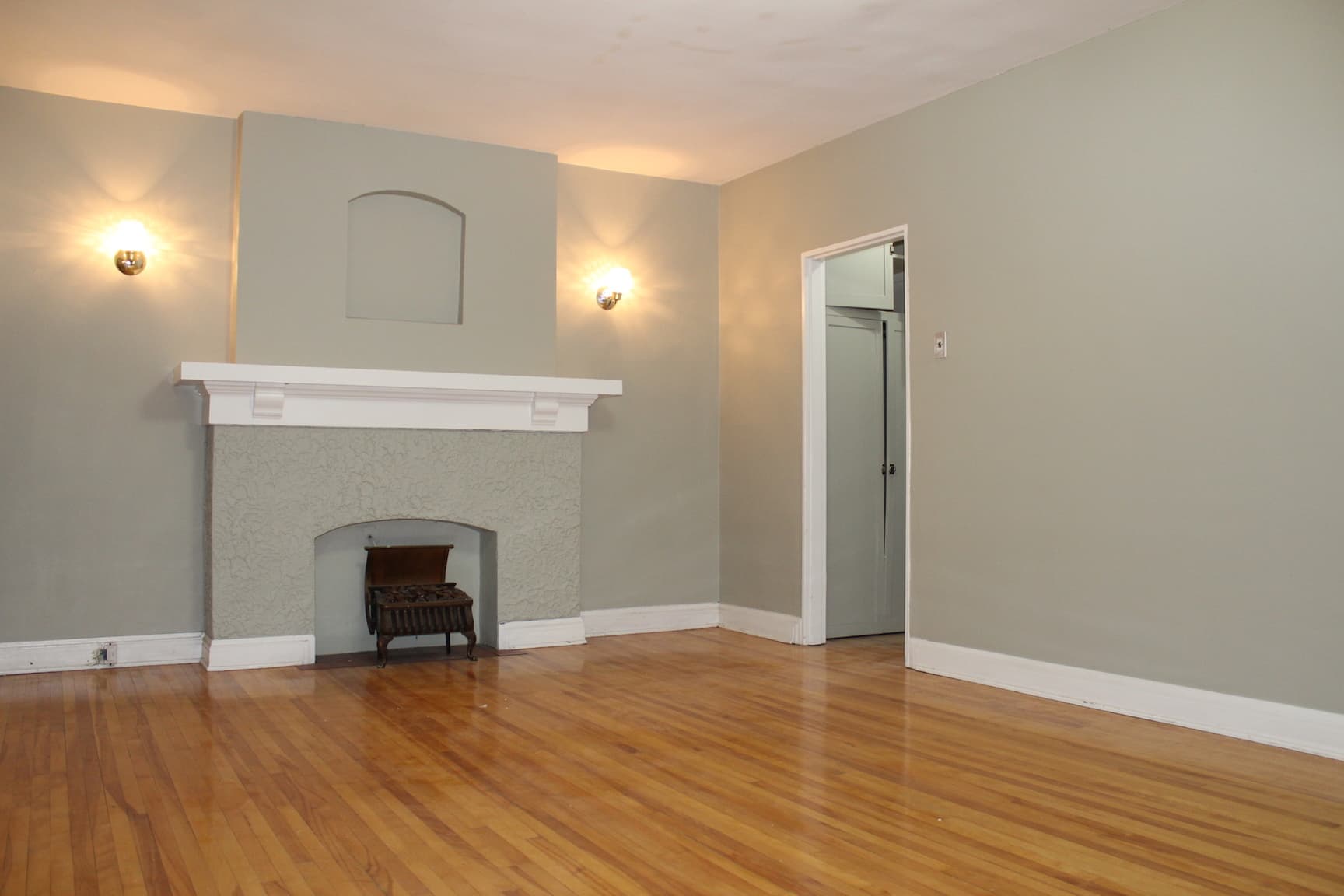 Montrose Manor - Photo 4