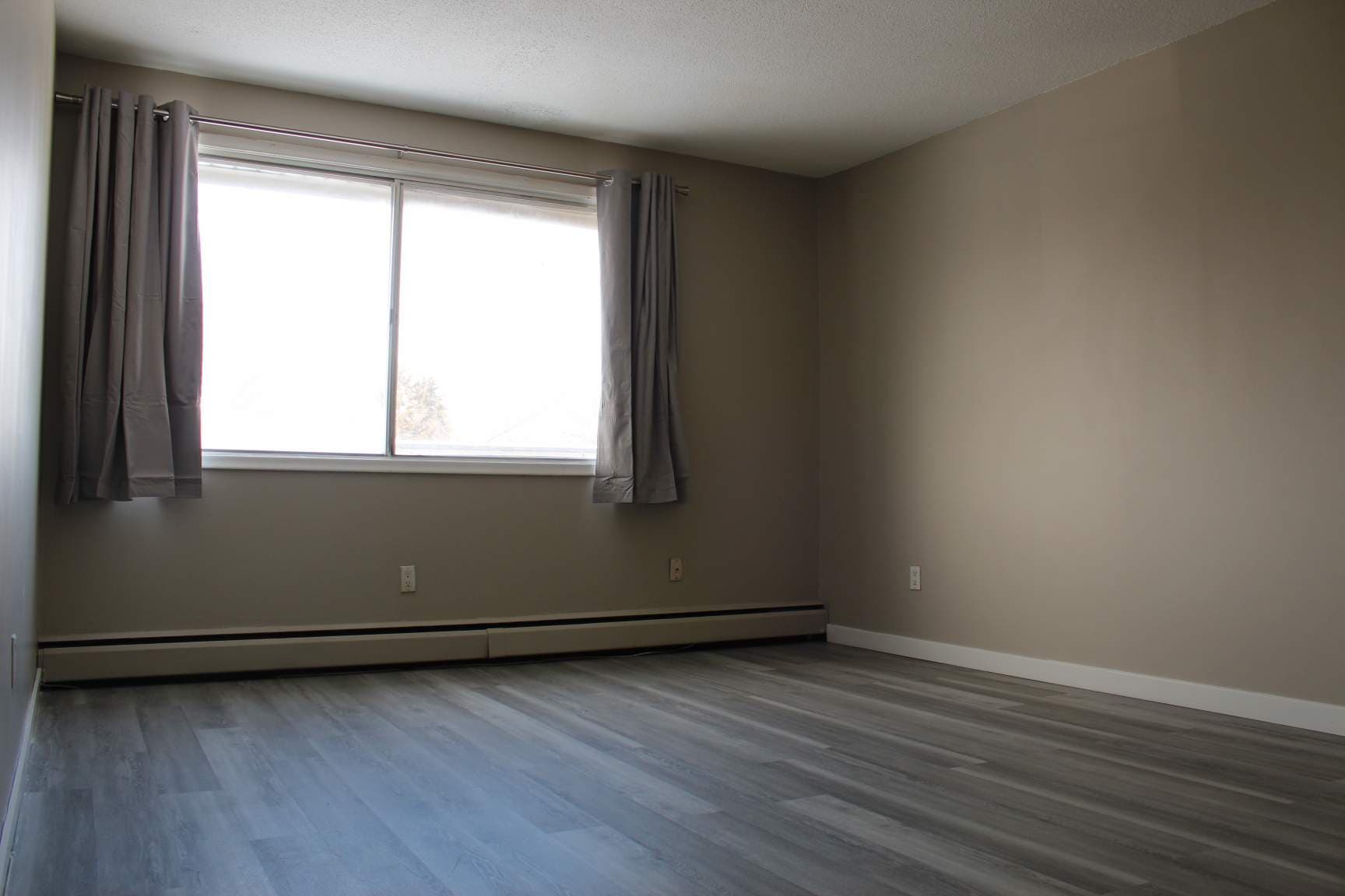 Berkley Manor — 2 bedroom - Photo 2