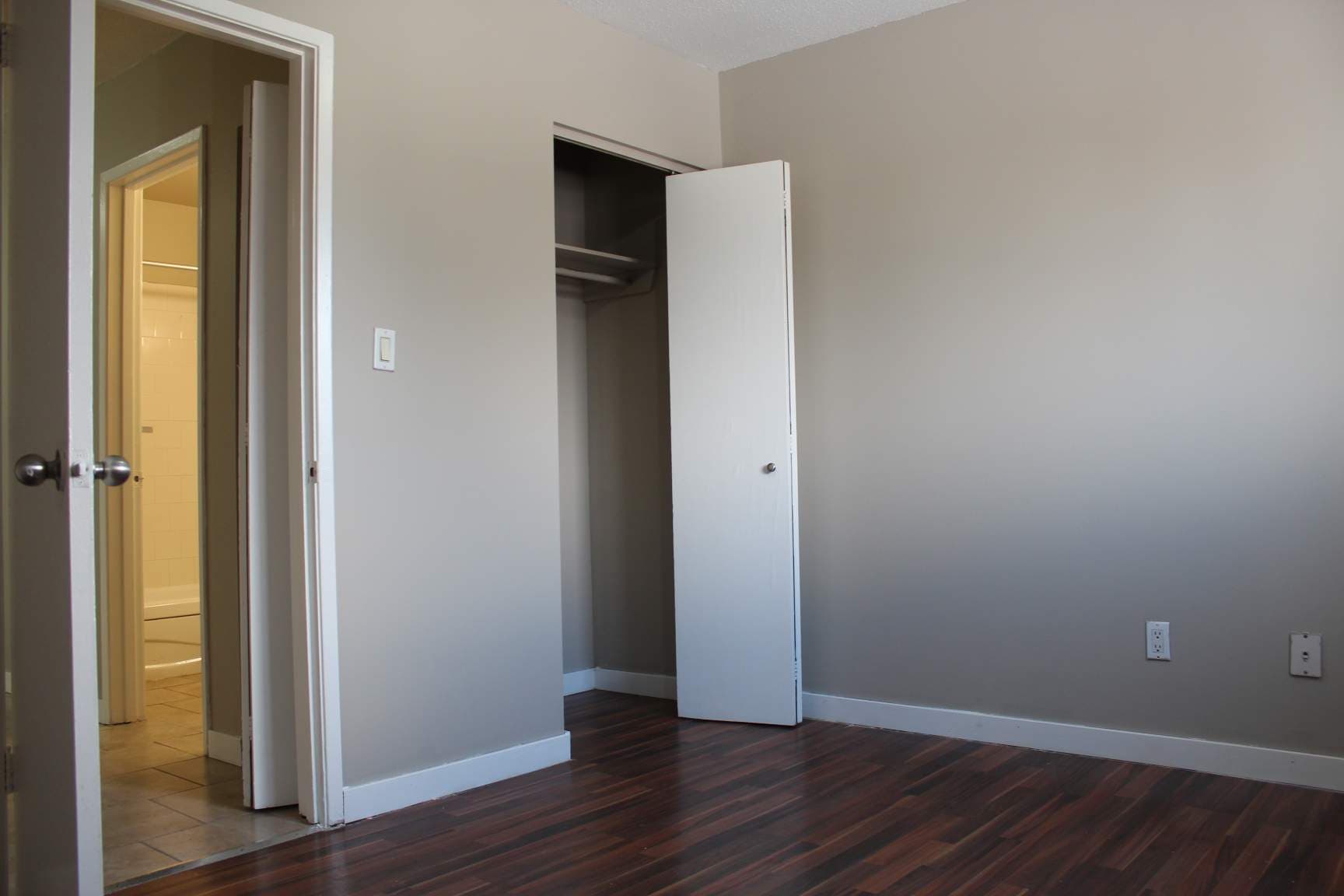 Berkley Manor — 2 bedroom - Photo 4