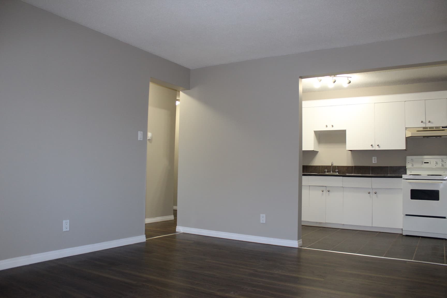 Byron Apartments — Bachelor - Photo 2