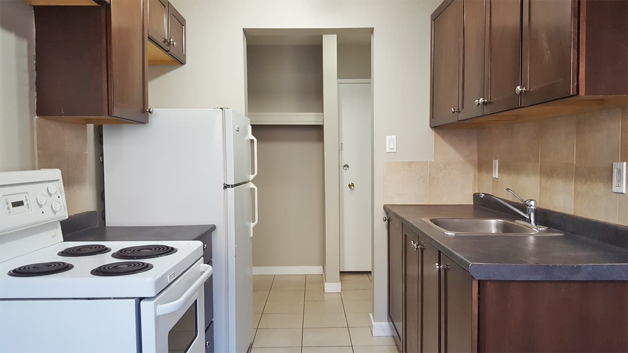 Byron Apartments — Bachelor - Photo 7