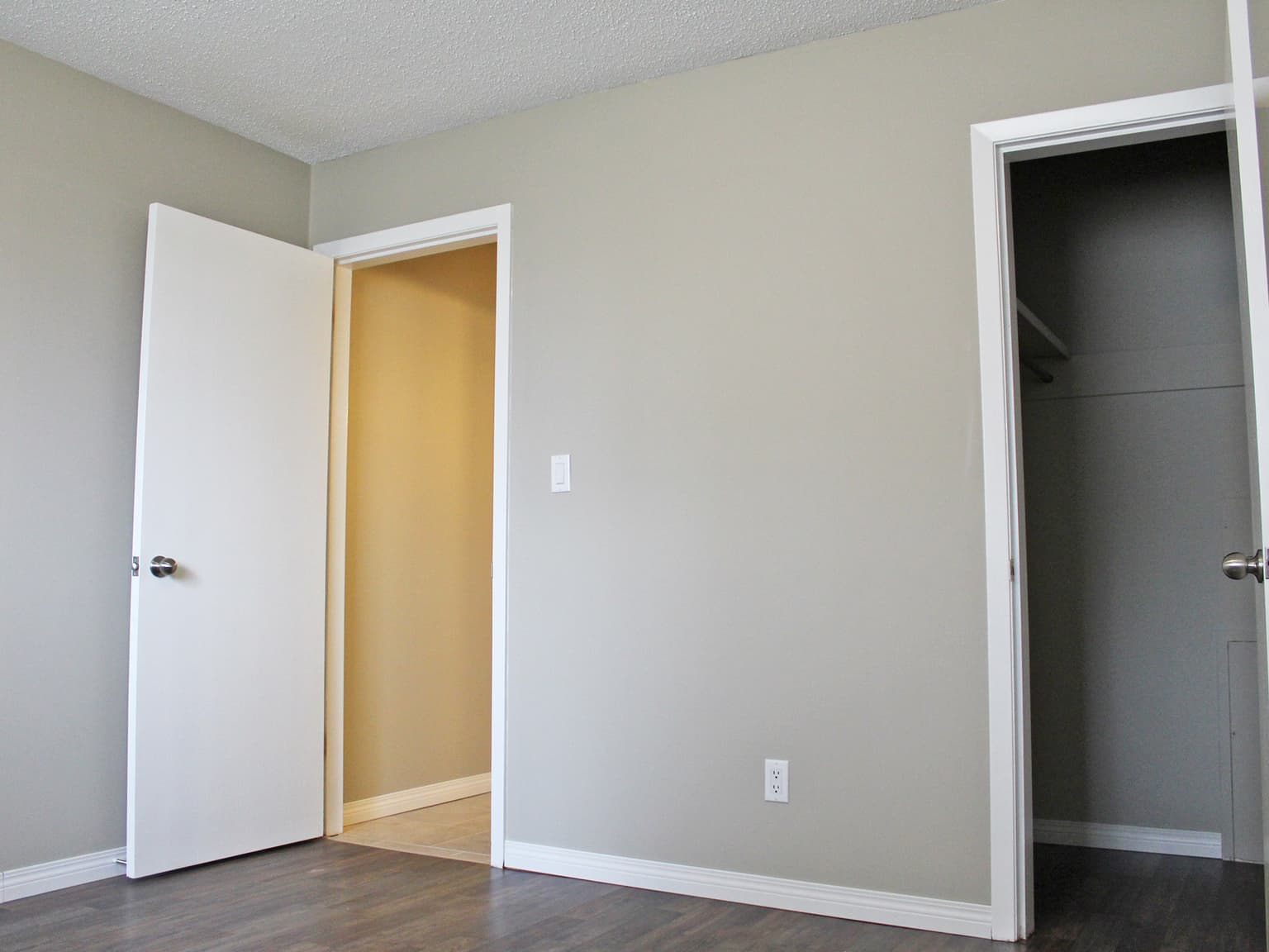 Capital Manor — Bachelor - Photo 5