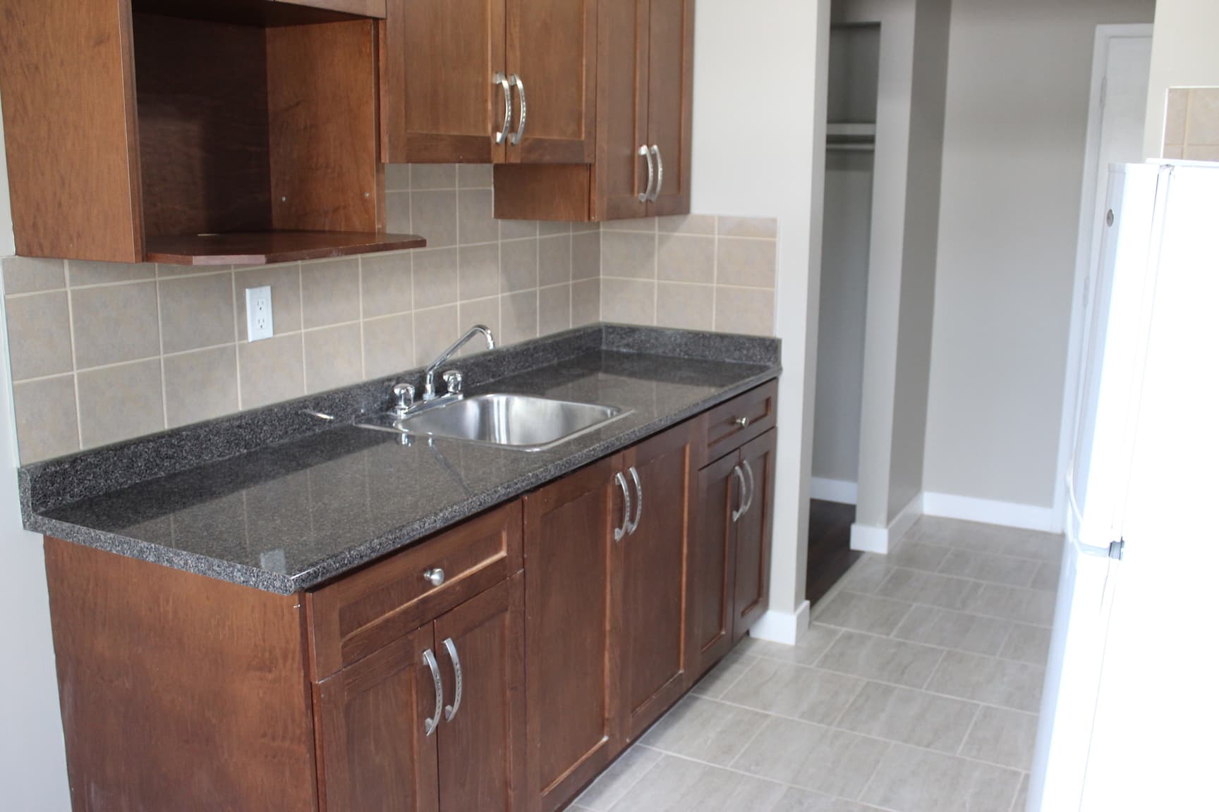 Willow Apartments - Photo 3