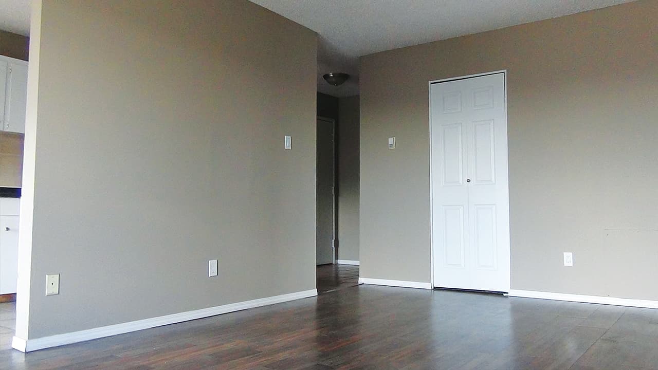 Wellington Apartments — 1 bedroom - Photo 2