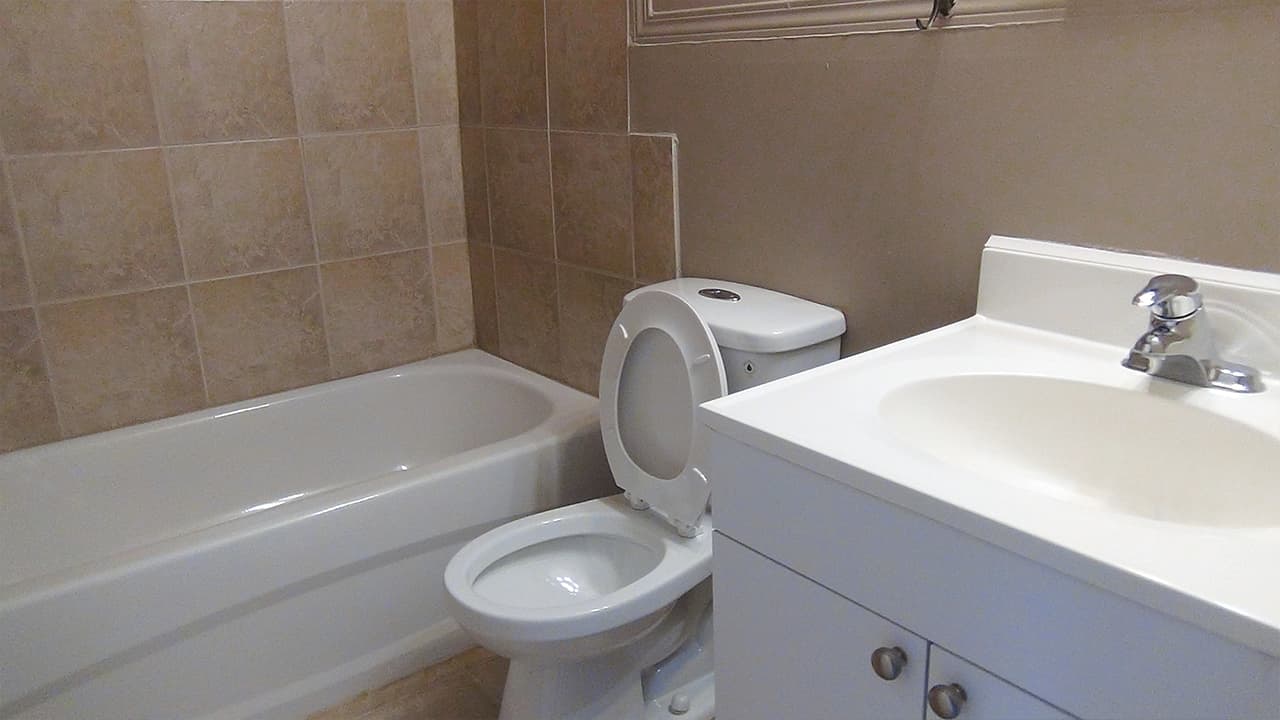 Wellington Apartments — 1 bedroom - Photo 4