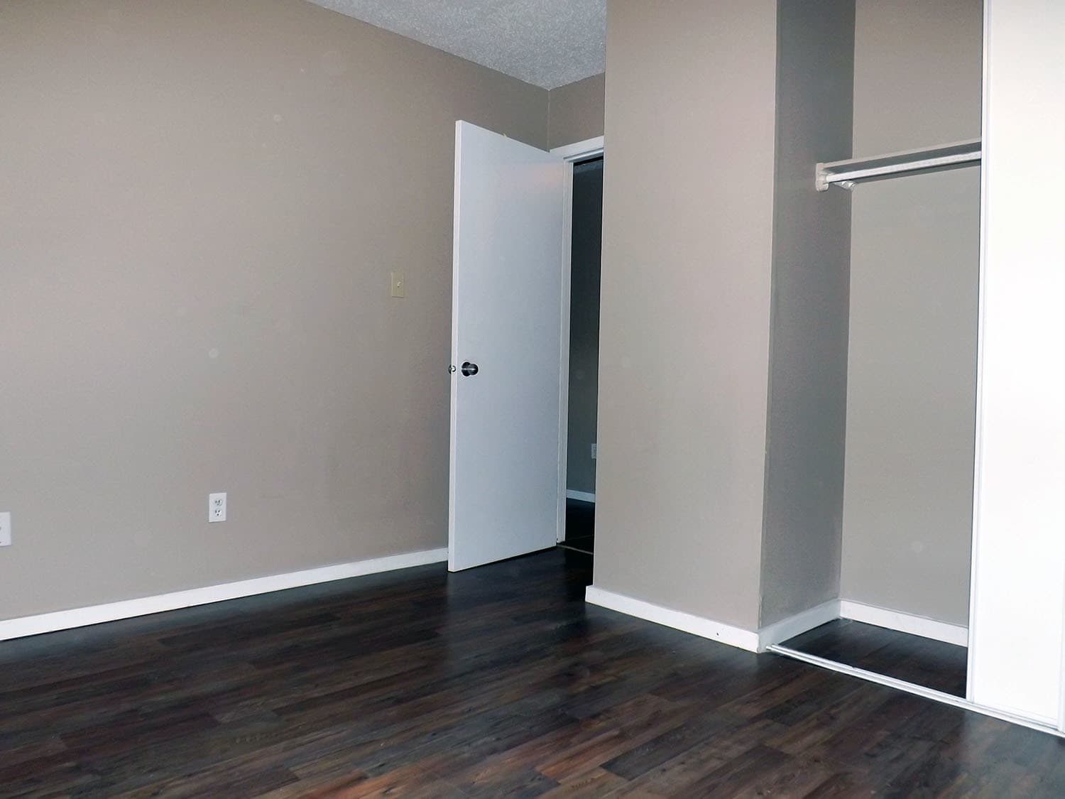 Washington Court — Bachelor - Photo 3