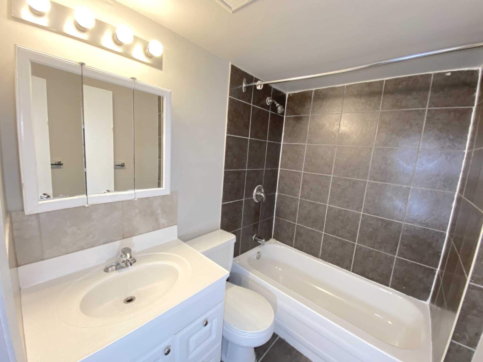 Waselenak Place — 1 bedroom - Photo 6