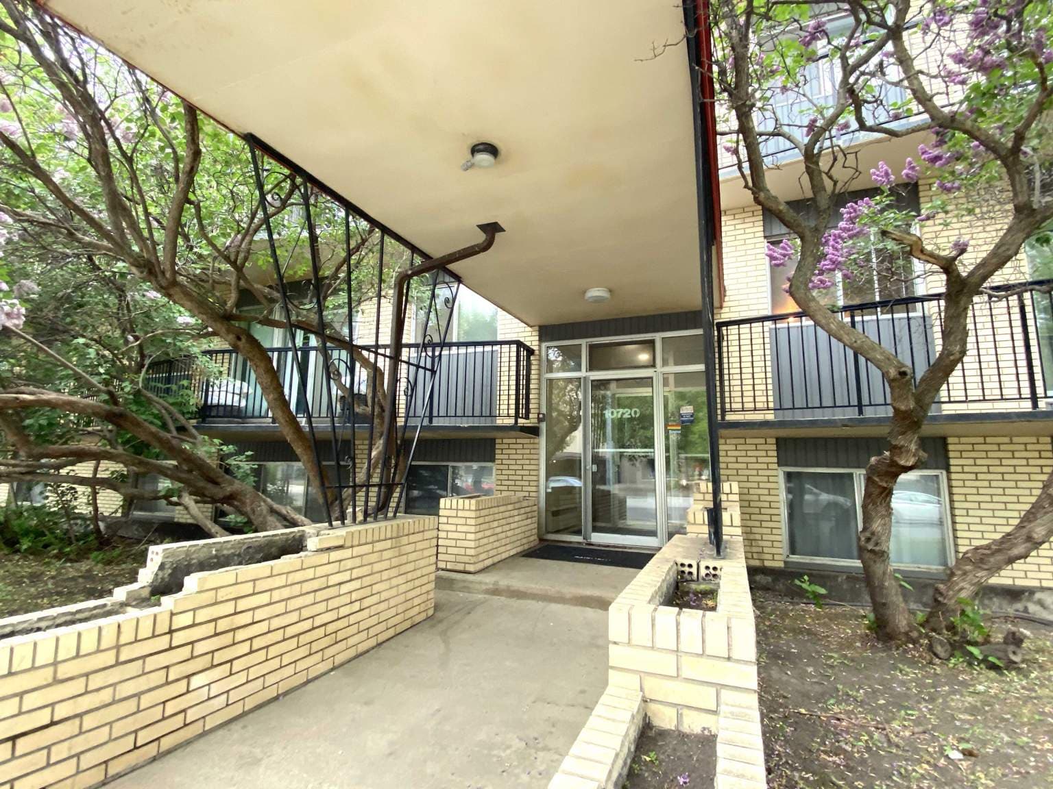 Waselenak Place — 1 bedroom - Photo 8