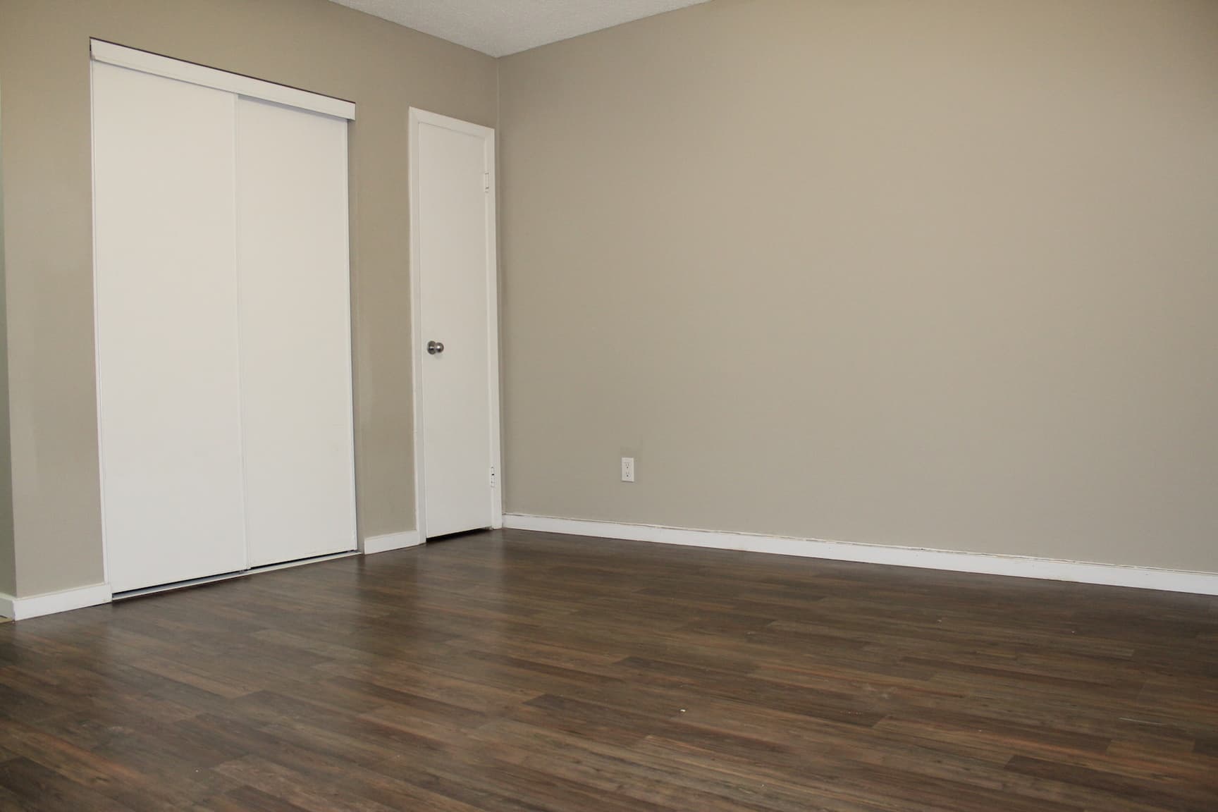 Villa Apartments - Photo 3