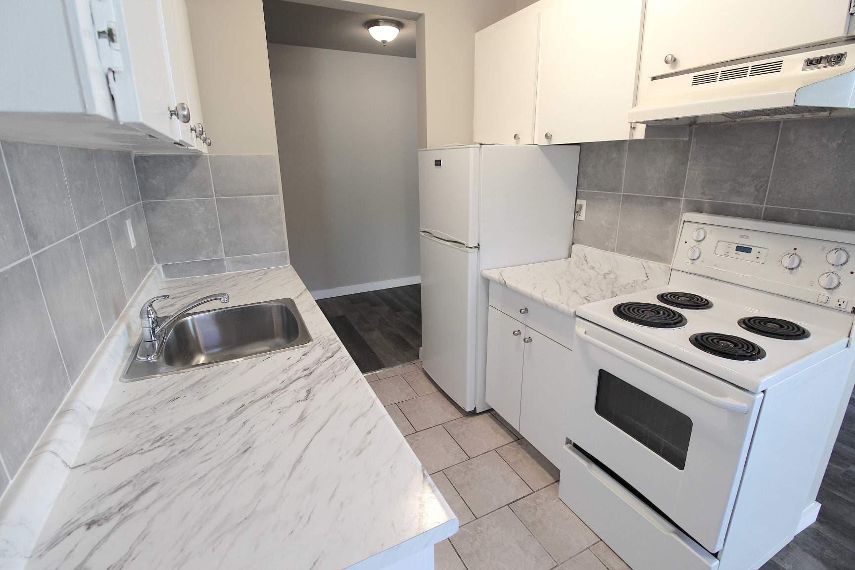Chelsey Apartments - Photo 3