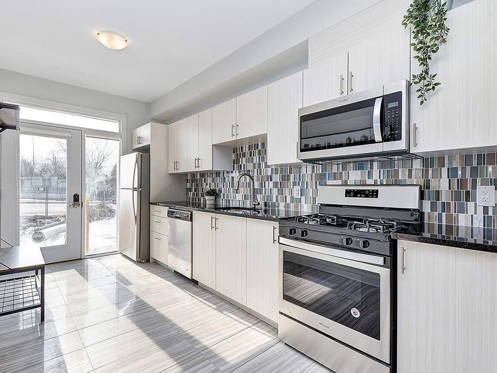 STUDENTS OR YOUNG PROFESSIONAL!! NEAR ALGONQUIN COLLEGE! — 105-02D - Photo 3