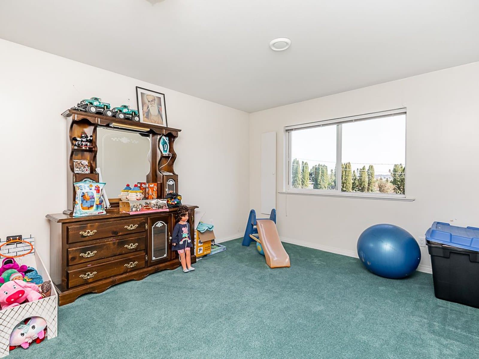 Spacious 6 Bedroom Home with Ample Parking — House 2 + Workshop - Photo 16