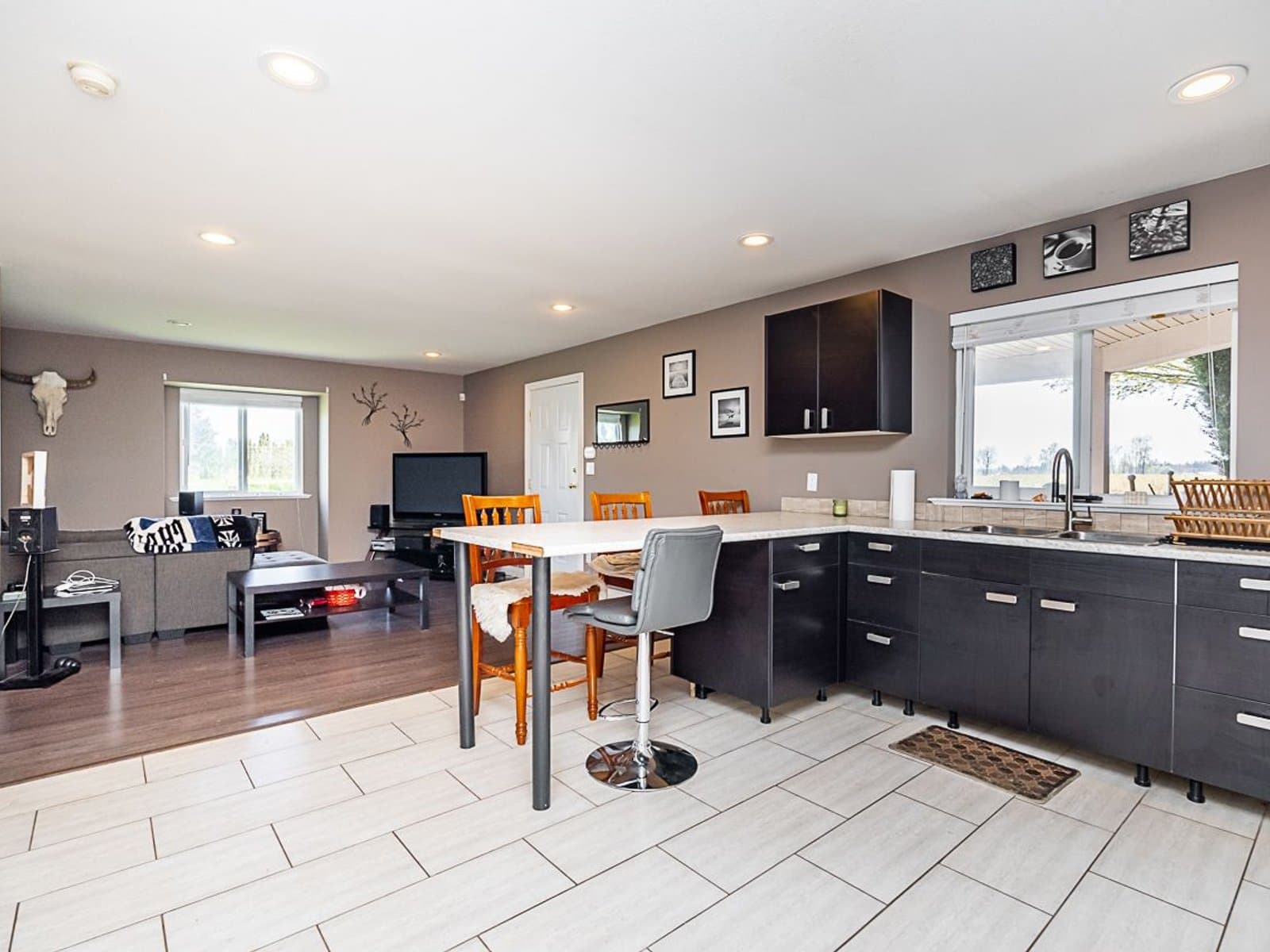 Spacious 6 Bedroom Home with Ample Parking — House 2 + Workshop - Photo 4