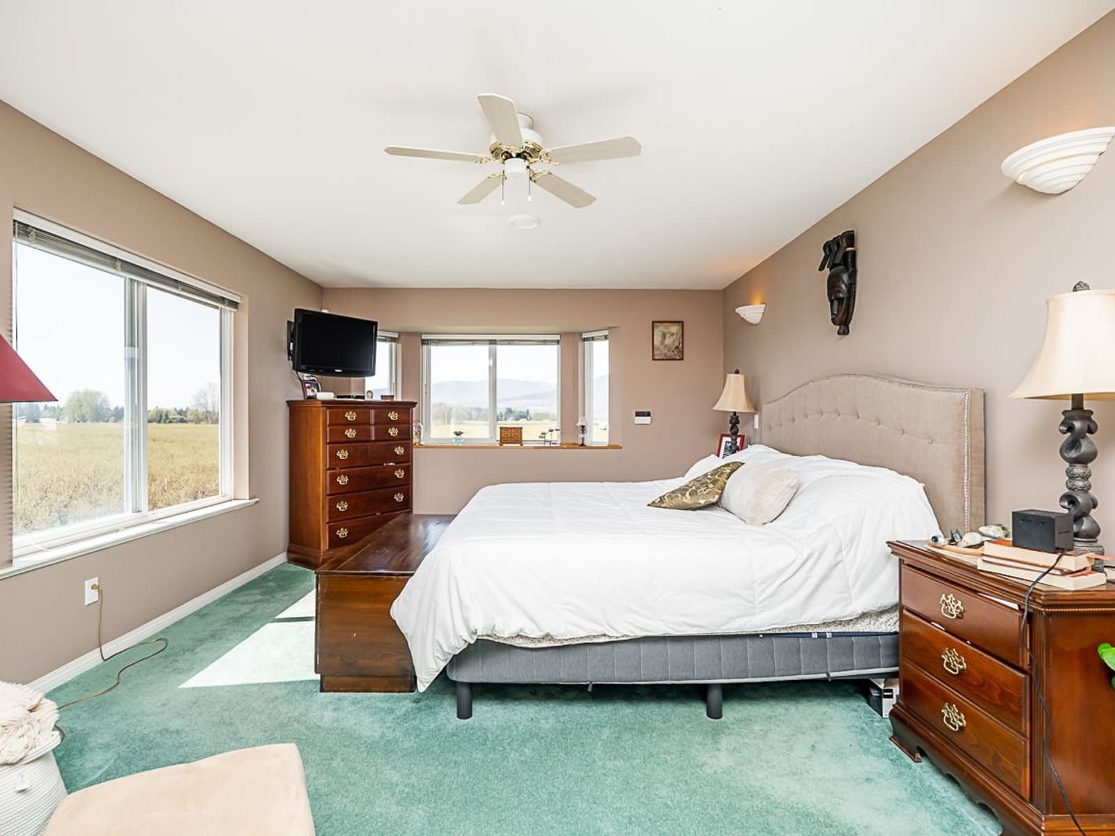 Spacious 6 Bedroom Home with Ample Parking — House 2 + Workshop - Photo 32