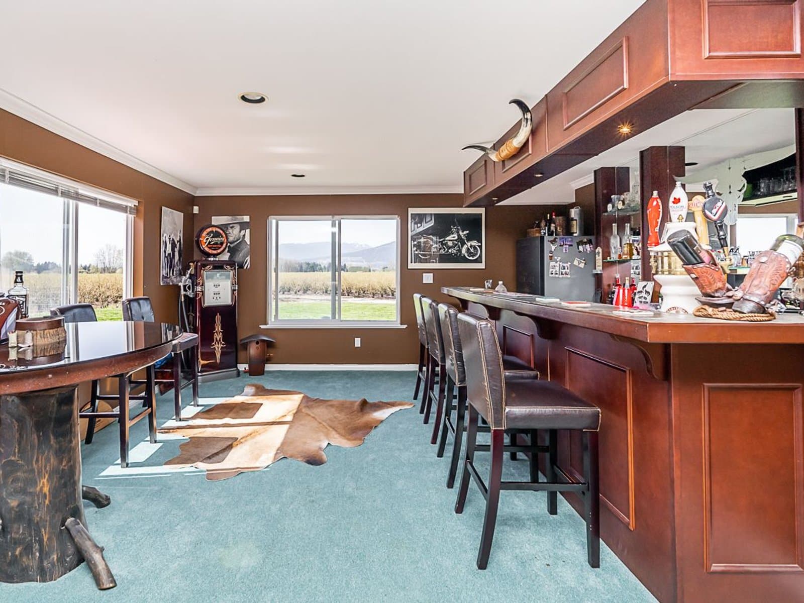 Spacious 6 Bedroom Home with Ample Parking — House 2 + Workshop - Photo 5