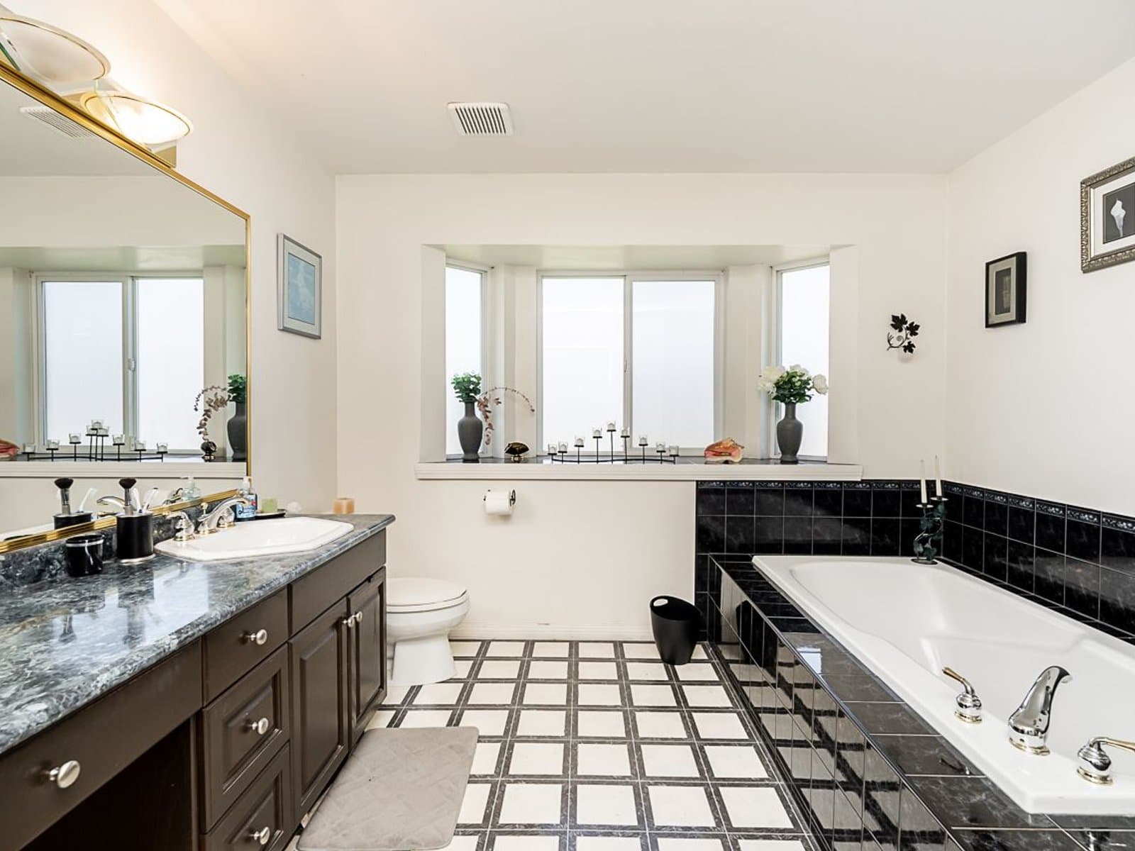 Spacious 6 Bedroom Home with Ample Parking — House 2 + Workshop - Photo 37