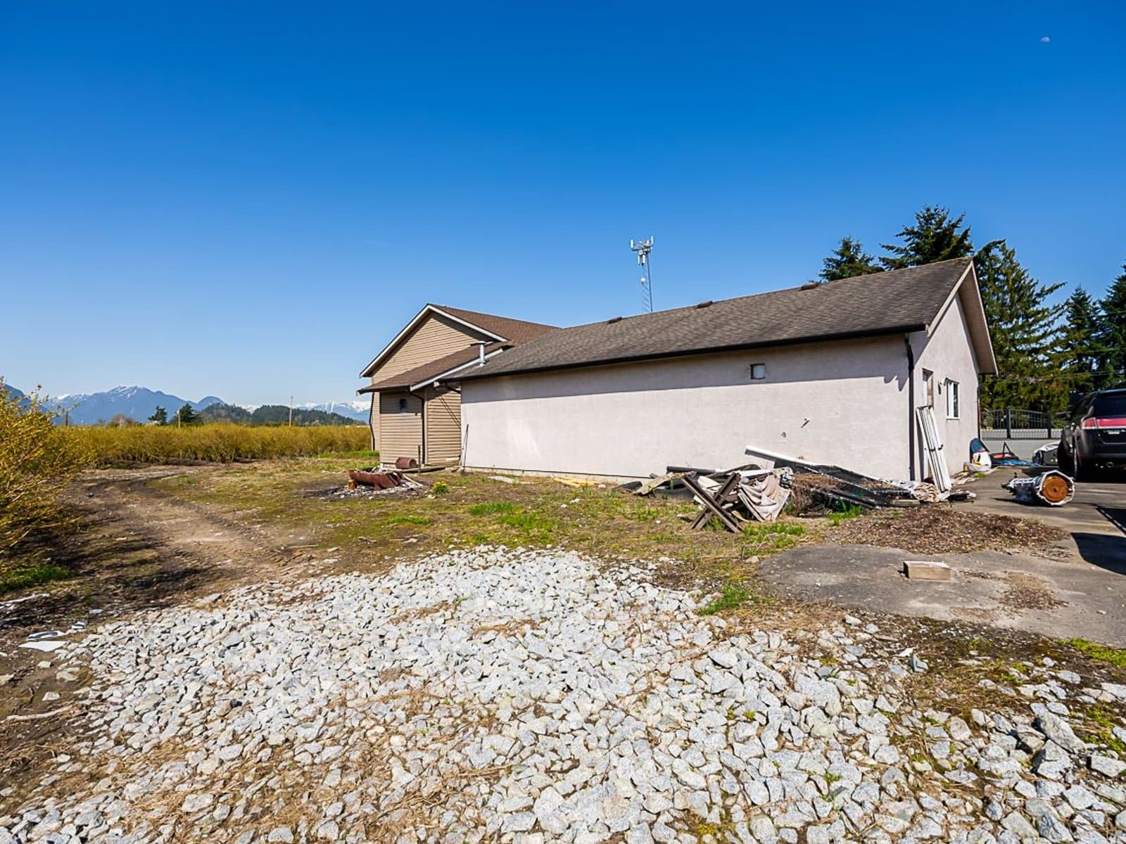 Spacious 6 Bedroom Home with Ample Parking — House 2 + Workshop - Photo 41