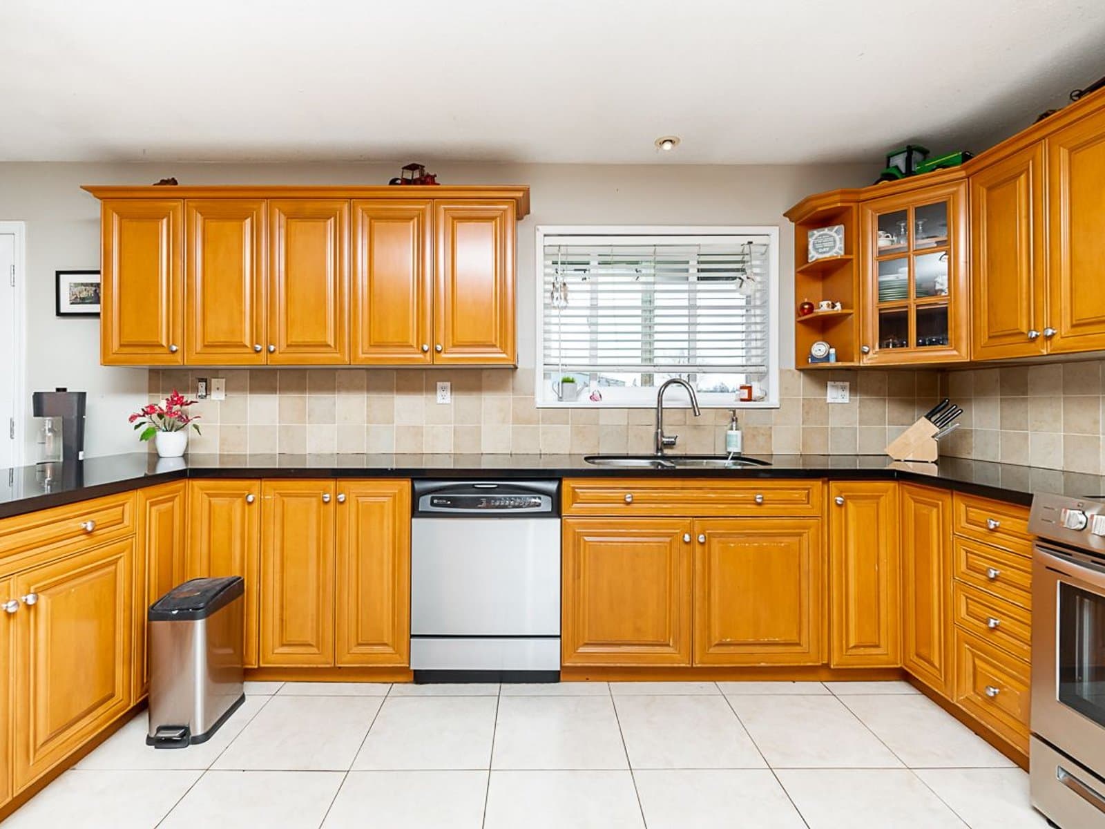 Spacious 6 Bedroom Home with Ample Parking — House 2 + Workshop - Photo 42