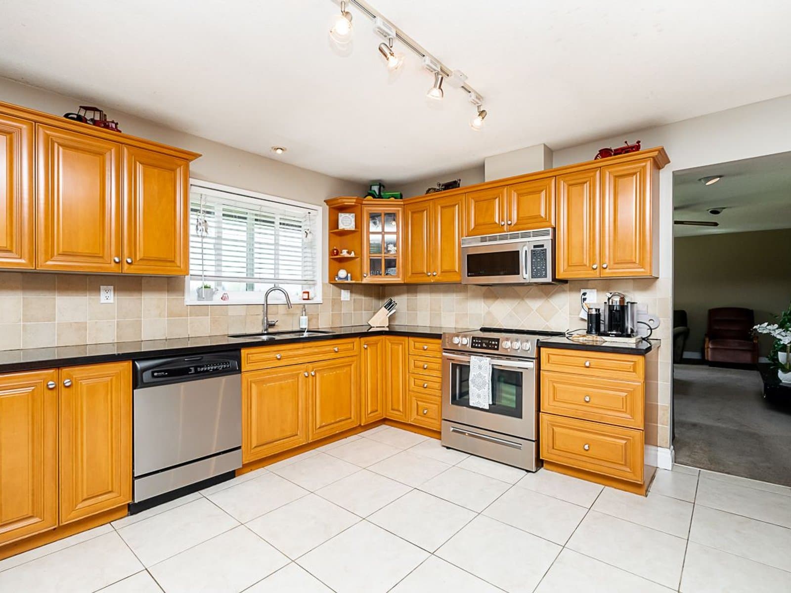 Spacious 6 Bedroom Home with Ample Parking — House 2 + Workshop - Photo 63