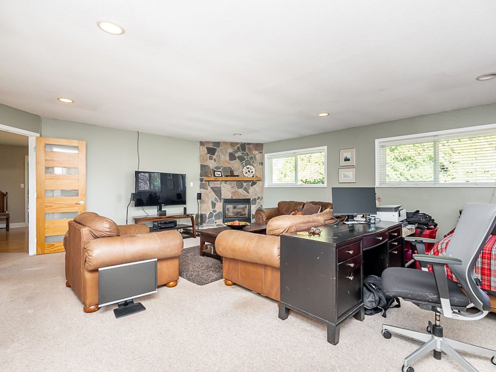 Spacious 6 Bedroom Home with Ample Parking — House 2 + Workshop - Photo 71