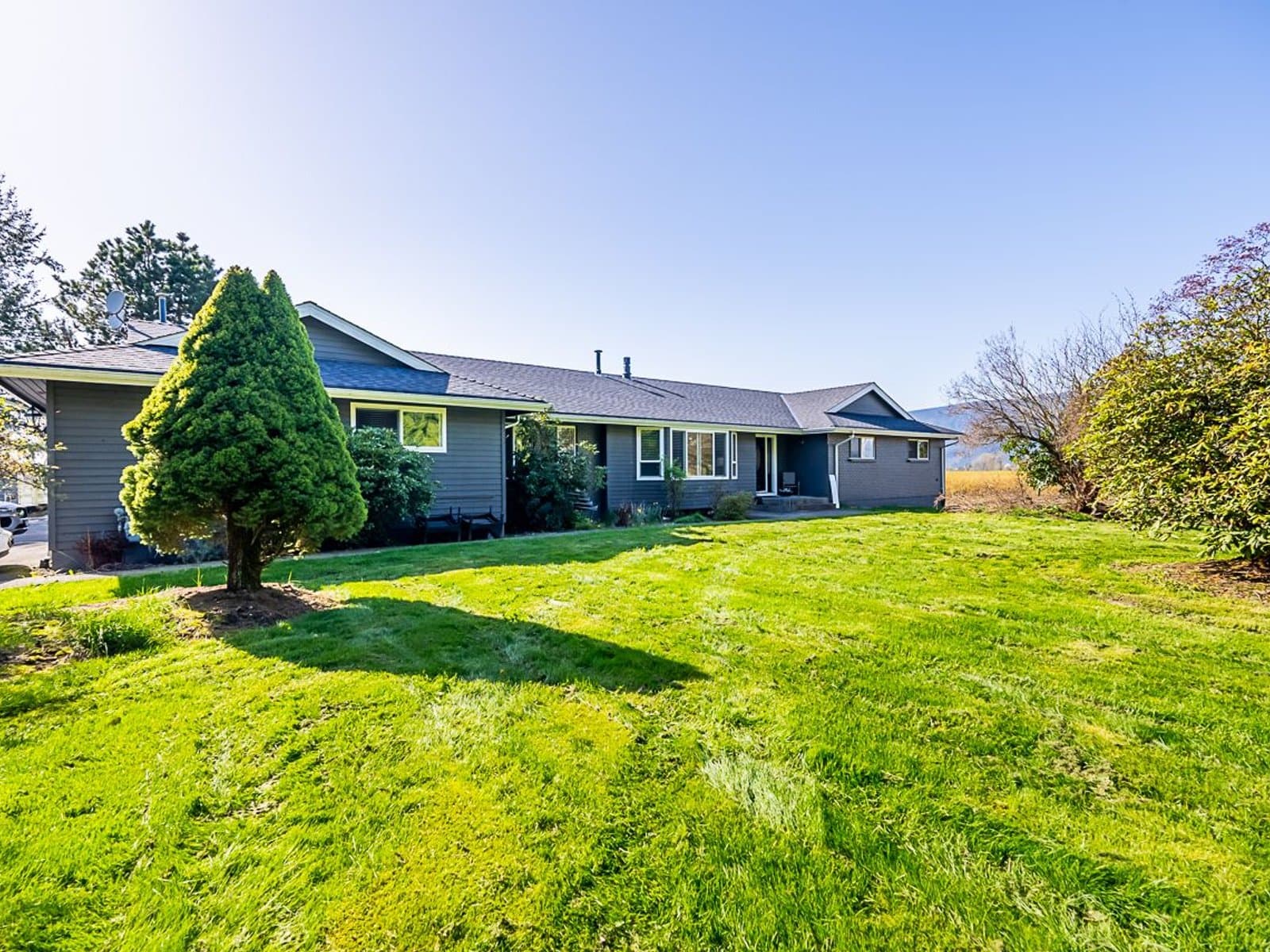 Spacious 6 Bedroom Home with Ample Parking — House 2 + Workshop - Photo 80