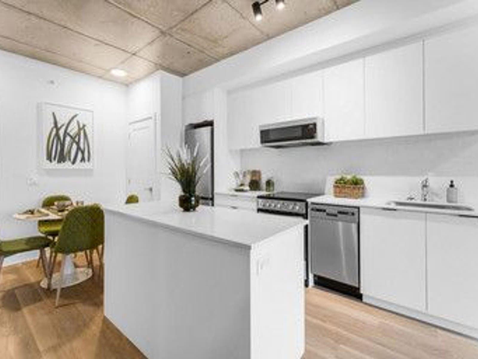 Carlton West — B809 - Photo 2