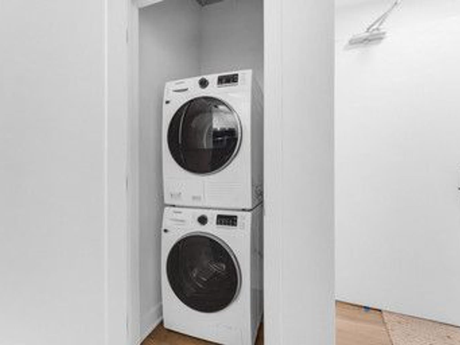 Carlton West — B809 - Photo 20