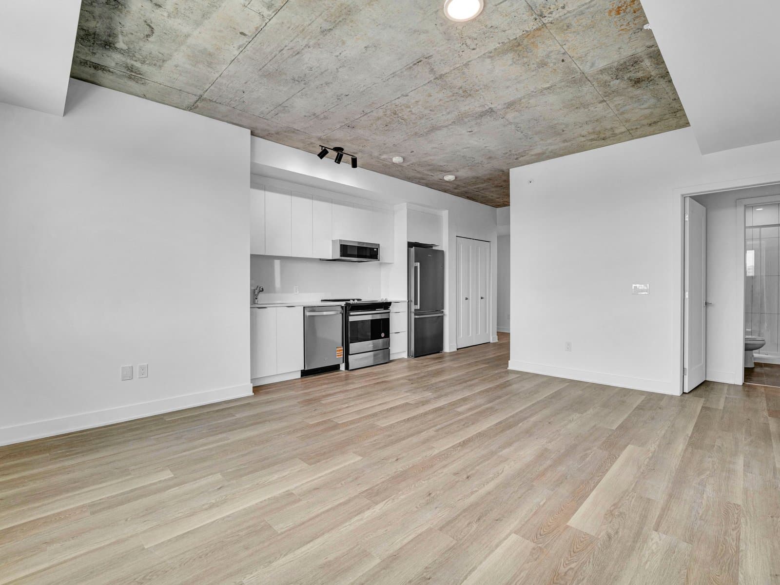 Carlton West — B809 - Photo 77