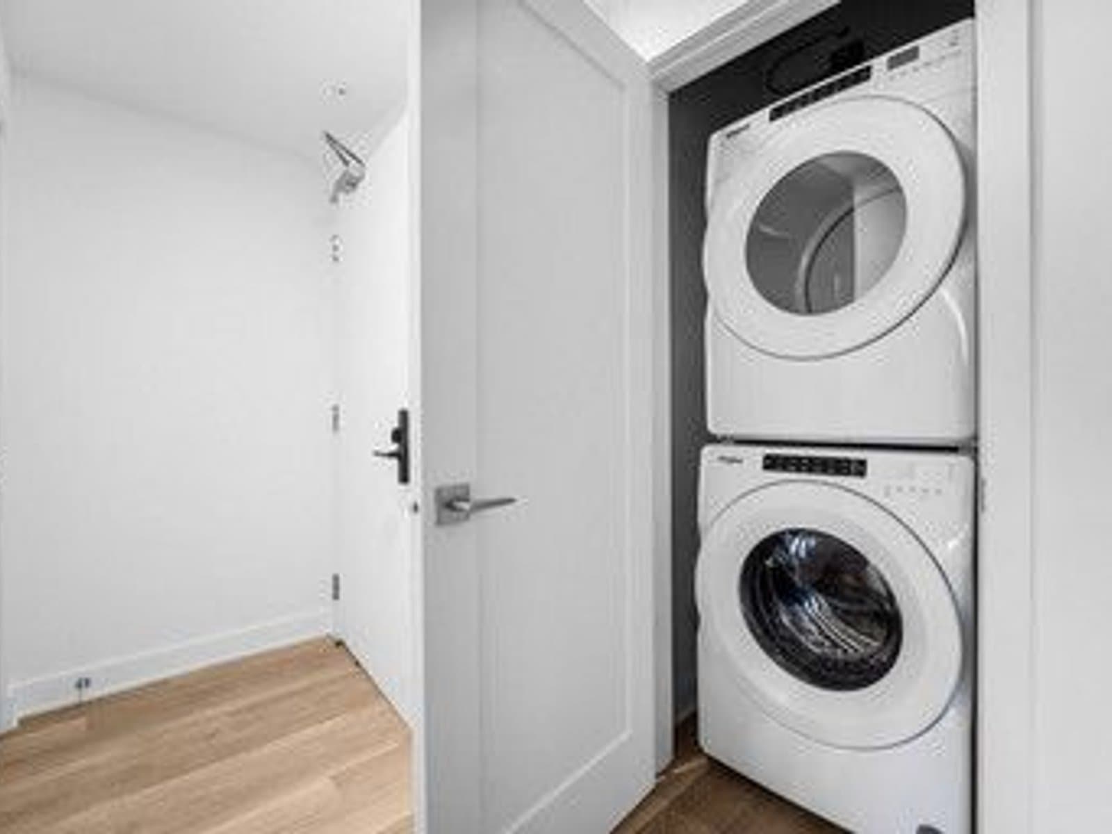 Carlton West — B809 - Photo 75