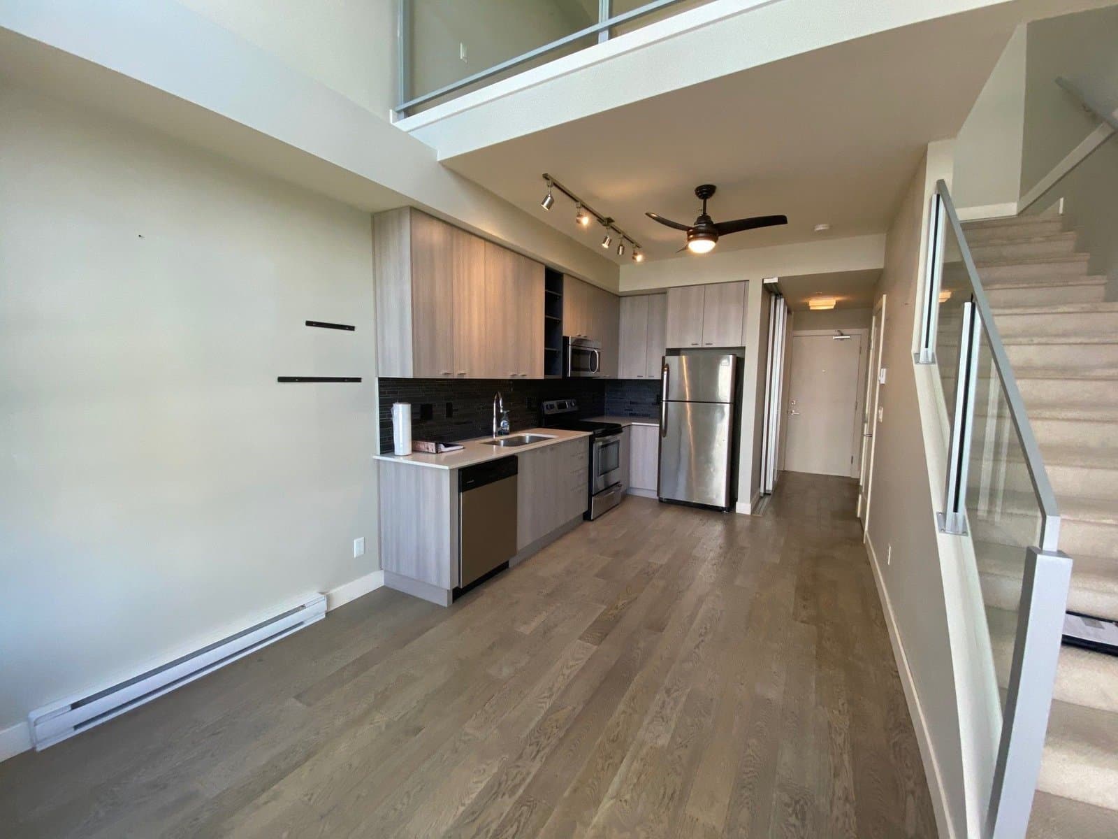 Bright Corner Condo with 2 Parking — 309 - Photo 2