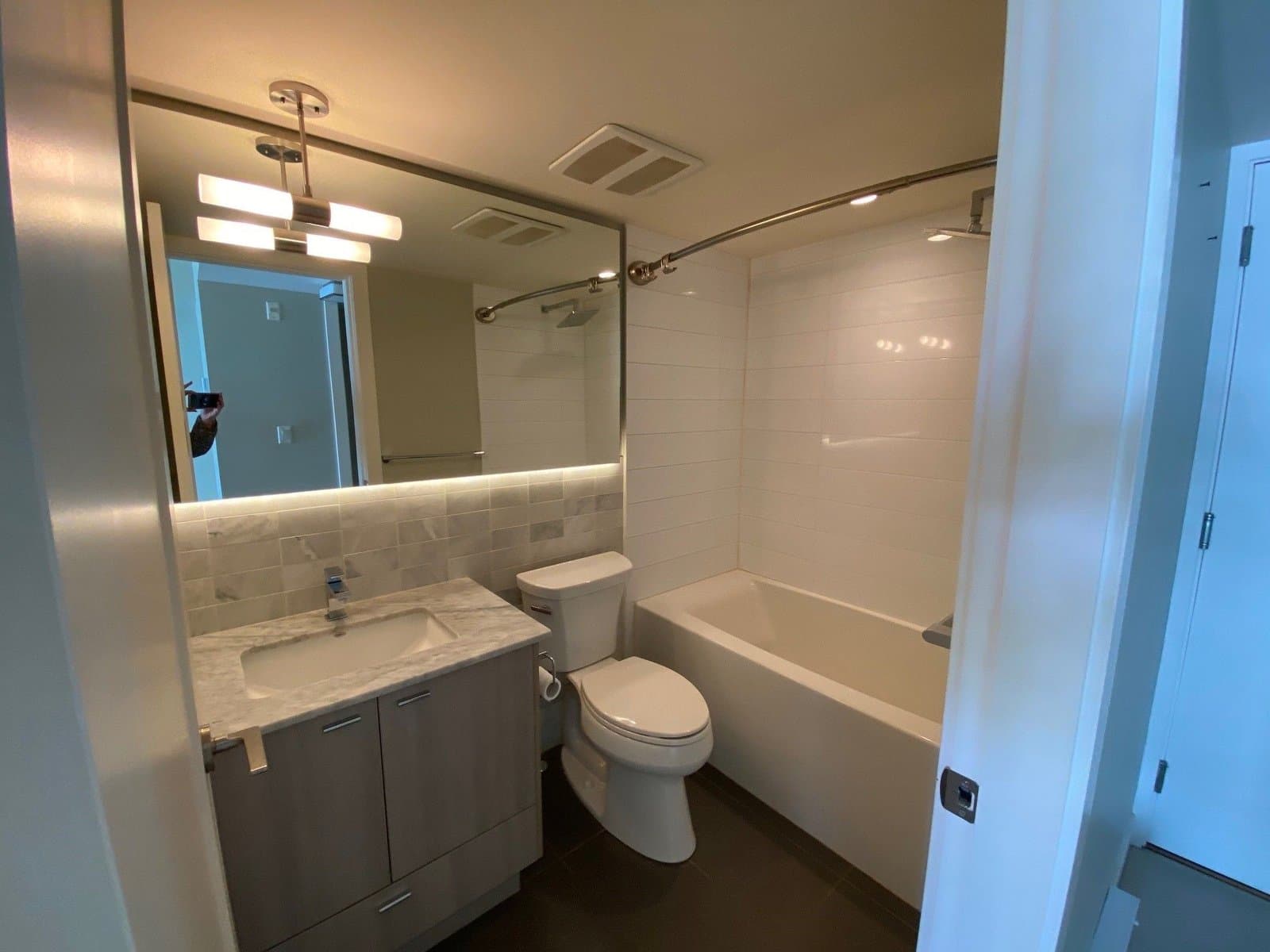 Bright Corner Condo with 2 Parking — 309 - Photo 12