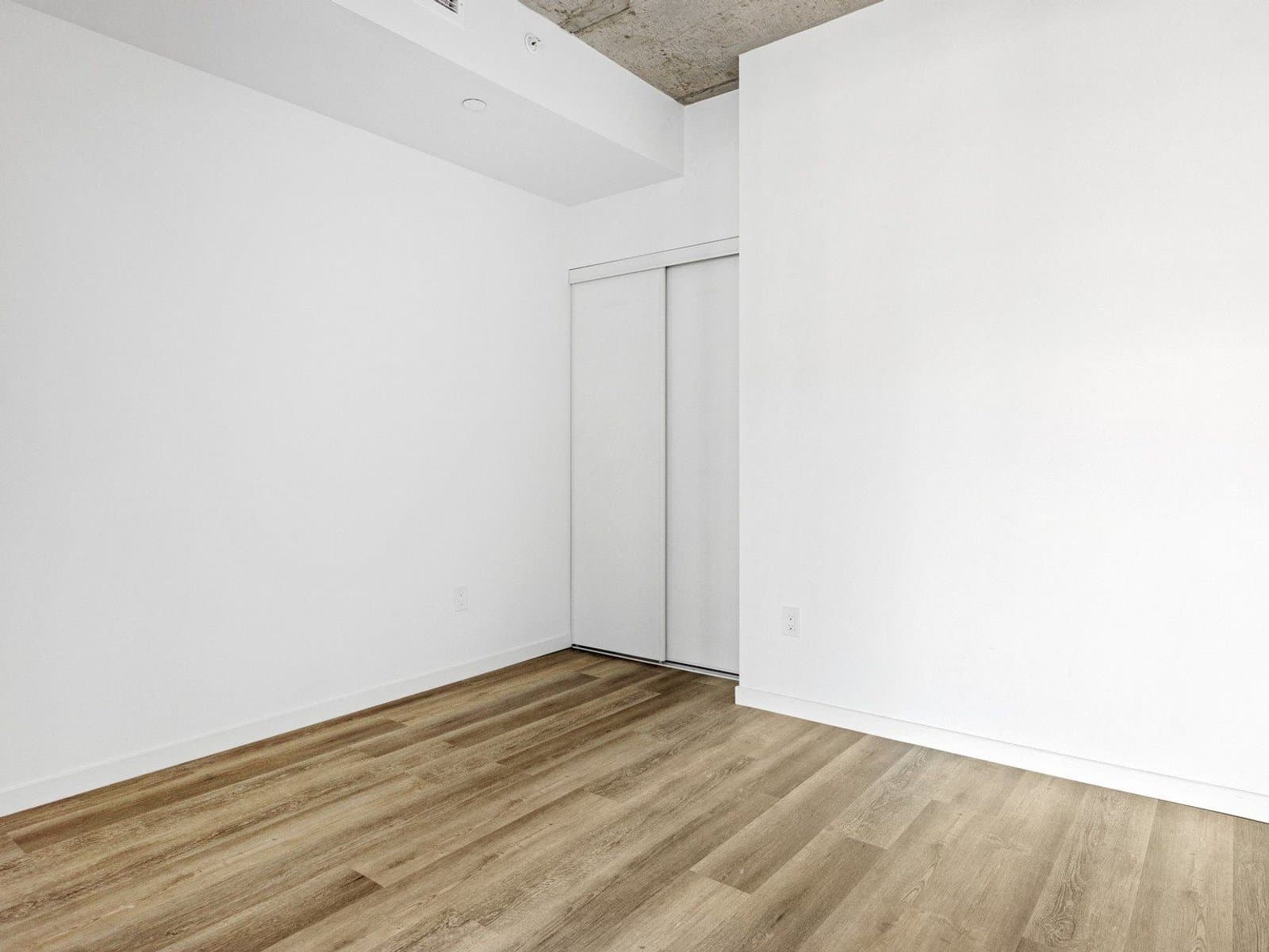 Canvas Lofts (18 Hamilton Avenue North) — 504 - Photo 26
