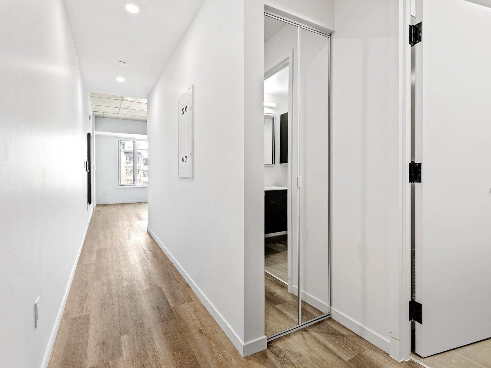 Canvas Lofts (18 Hamilton Avenue North) — 504 - Photo 27
