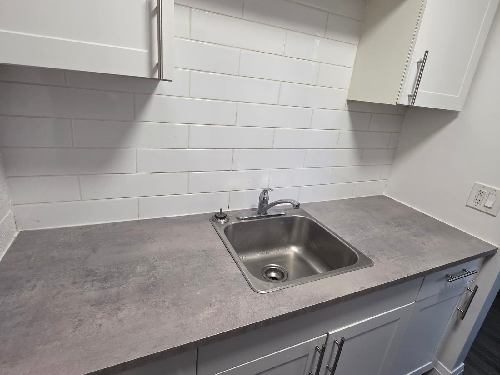 Whitehall Apartments — 3 - Photo 5