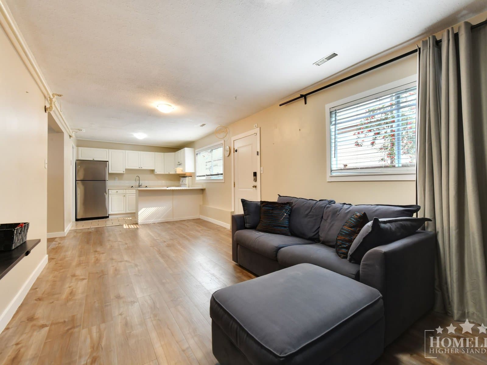 20844 Douglas Cres - B — B