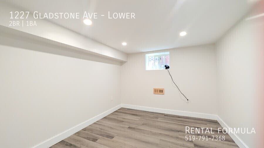 1227 Gladstone Ave - Lower - Photo 8