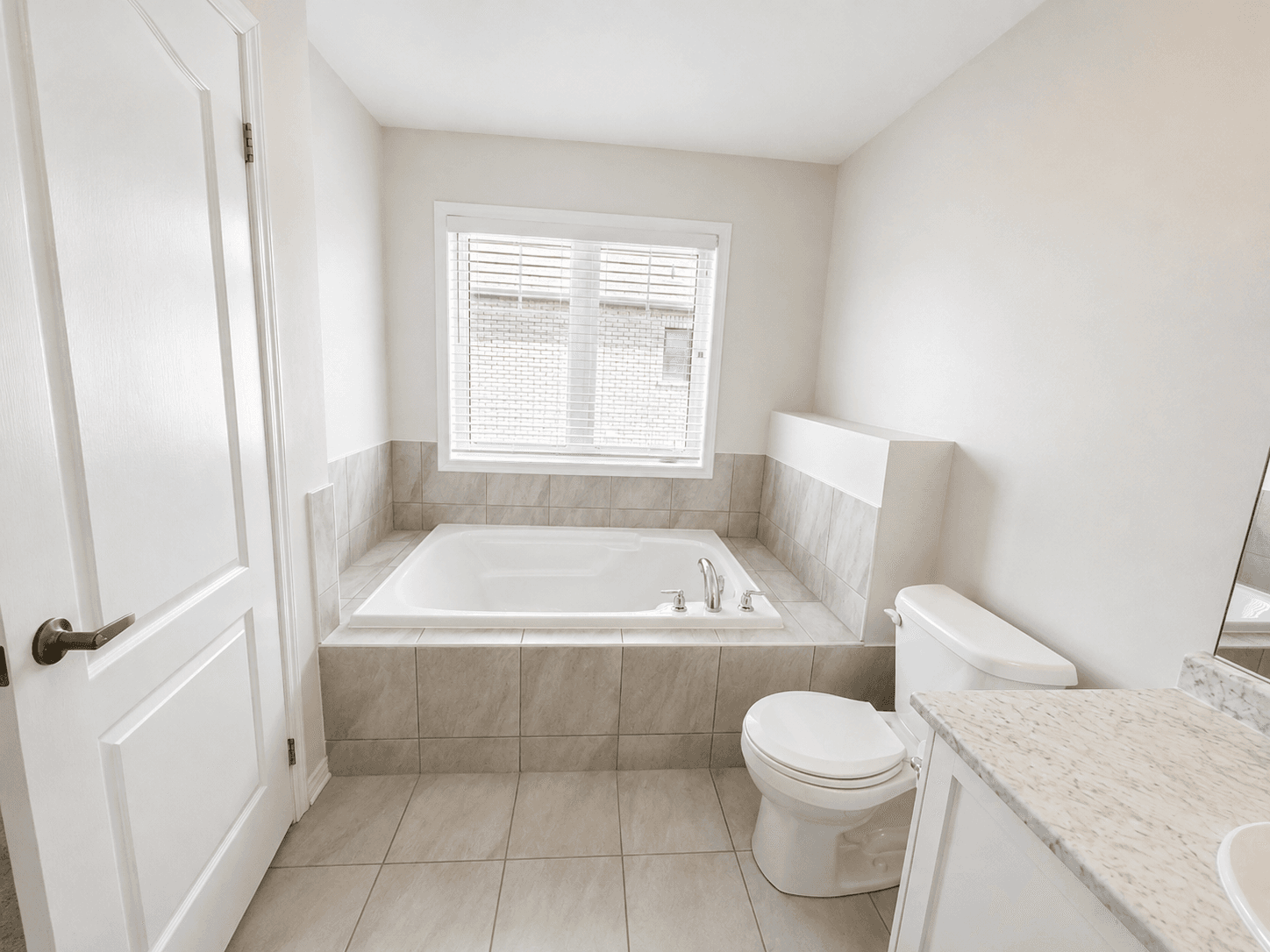 176 MacLachlan Ave - Photo 18