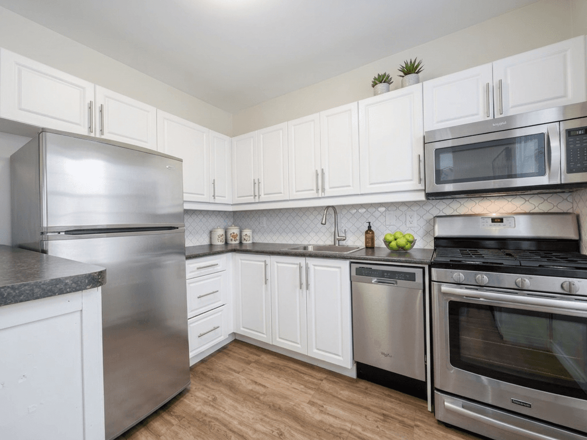 92 Neville Park Blvd - 3 - Photo 2