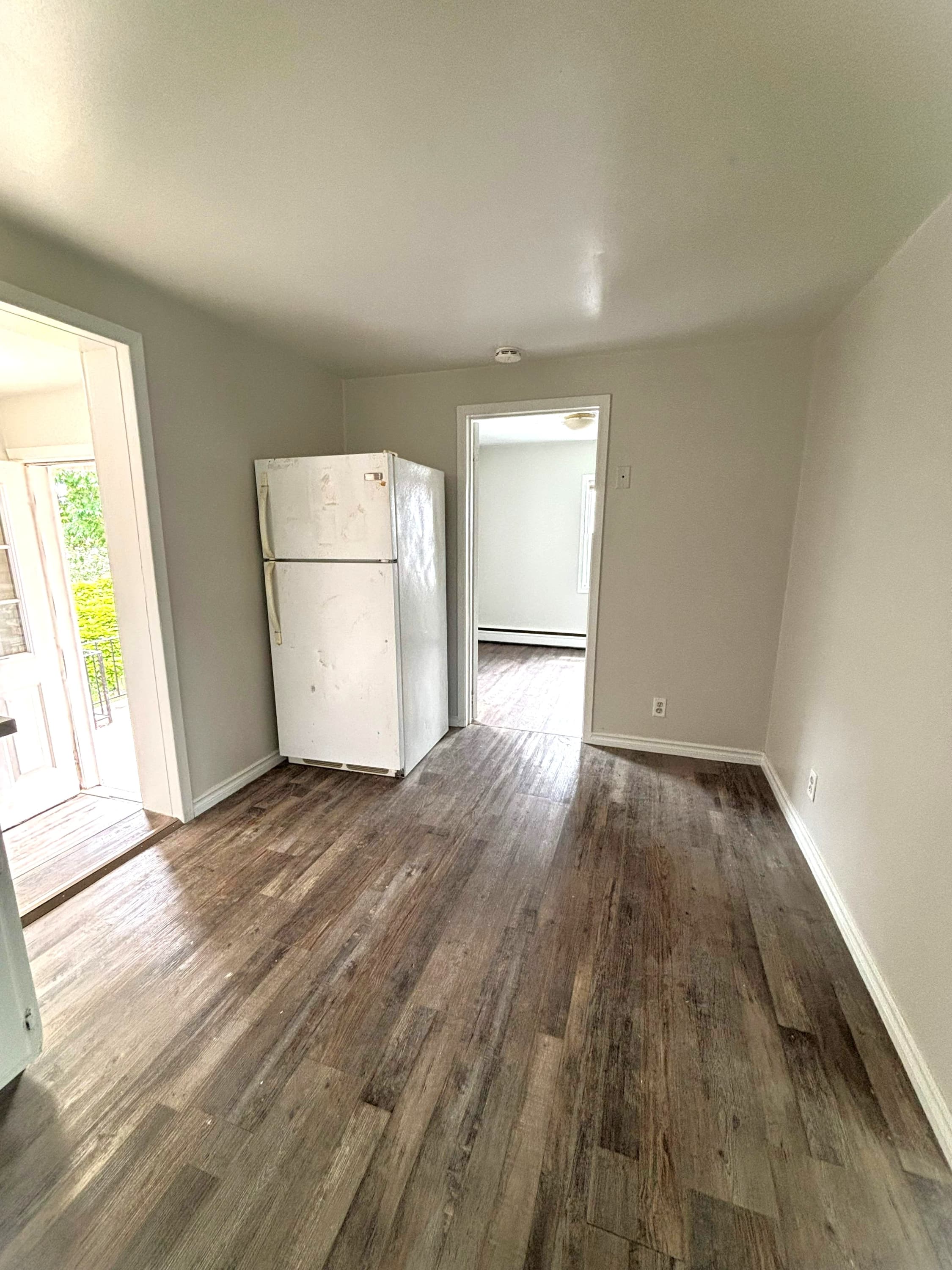 352 Park Ave - 3 - Photo 2