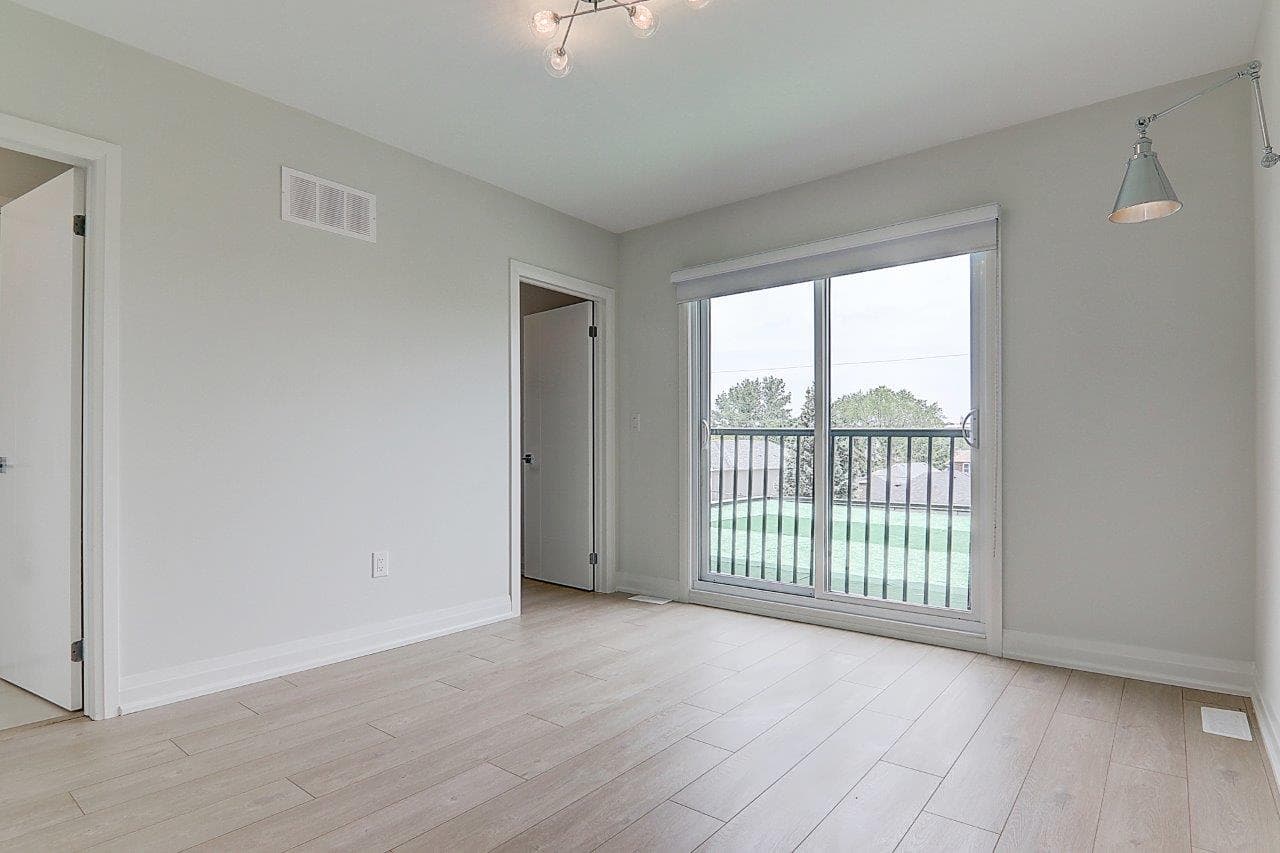 115 Livingstone Ave - Upper - Photo 34