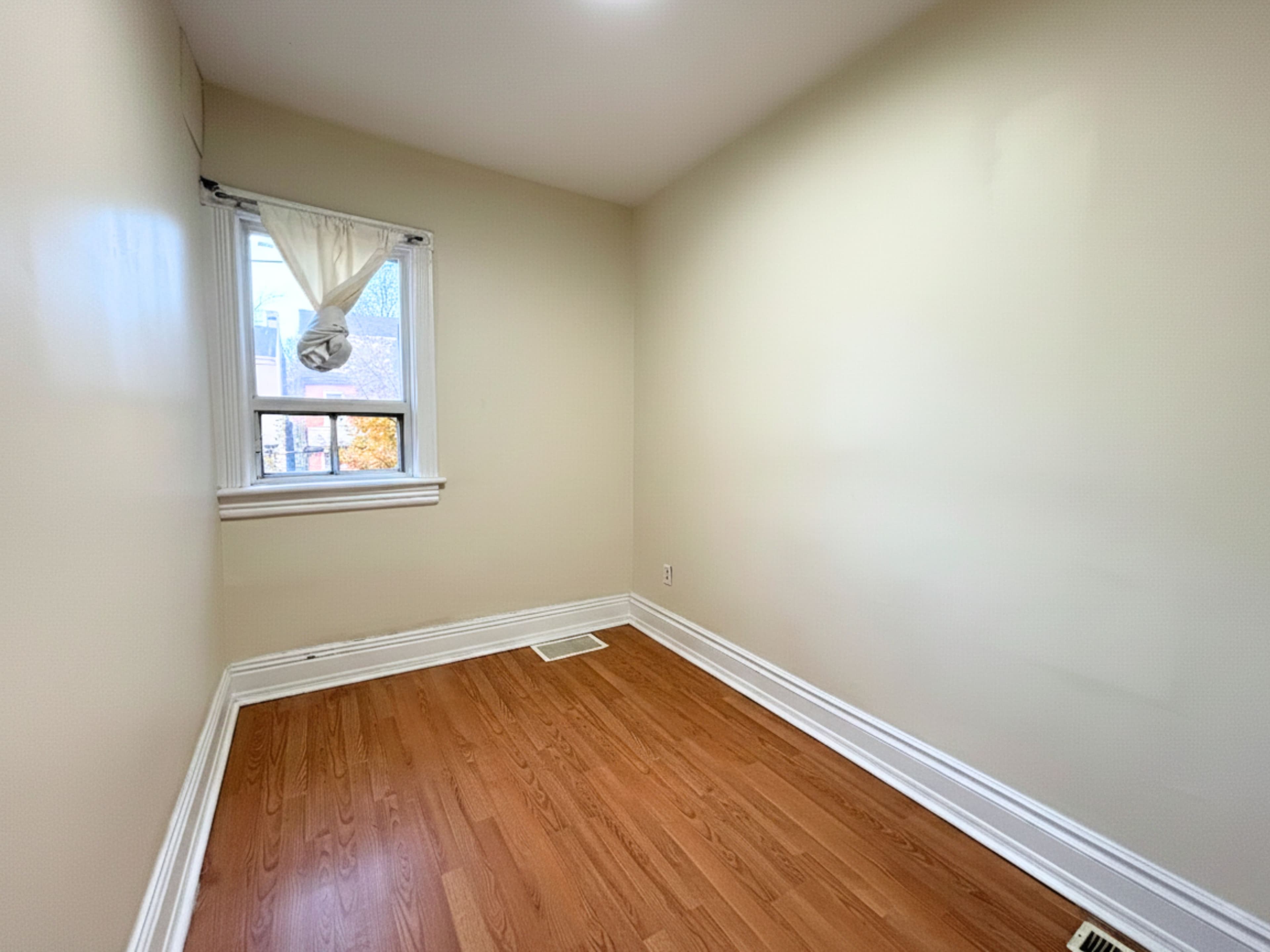 44 Spring St - Upper - Photo 16