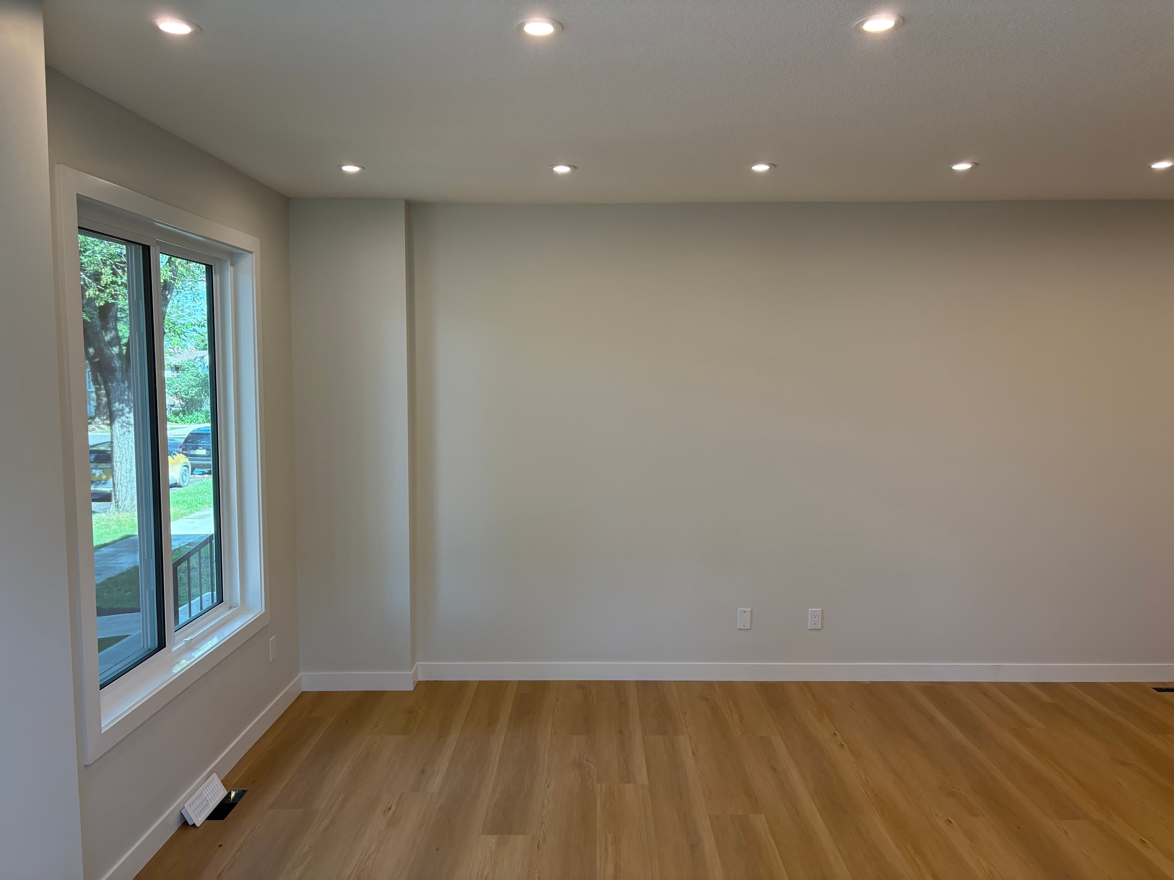12337 85 Street Upper - Photo 11