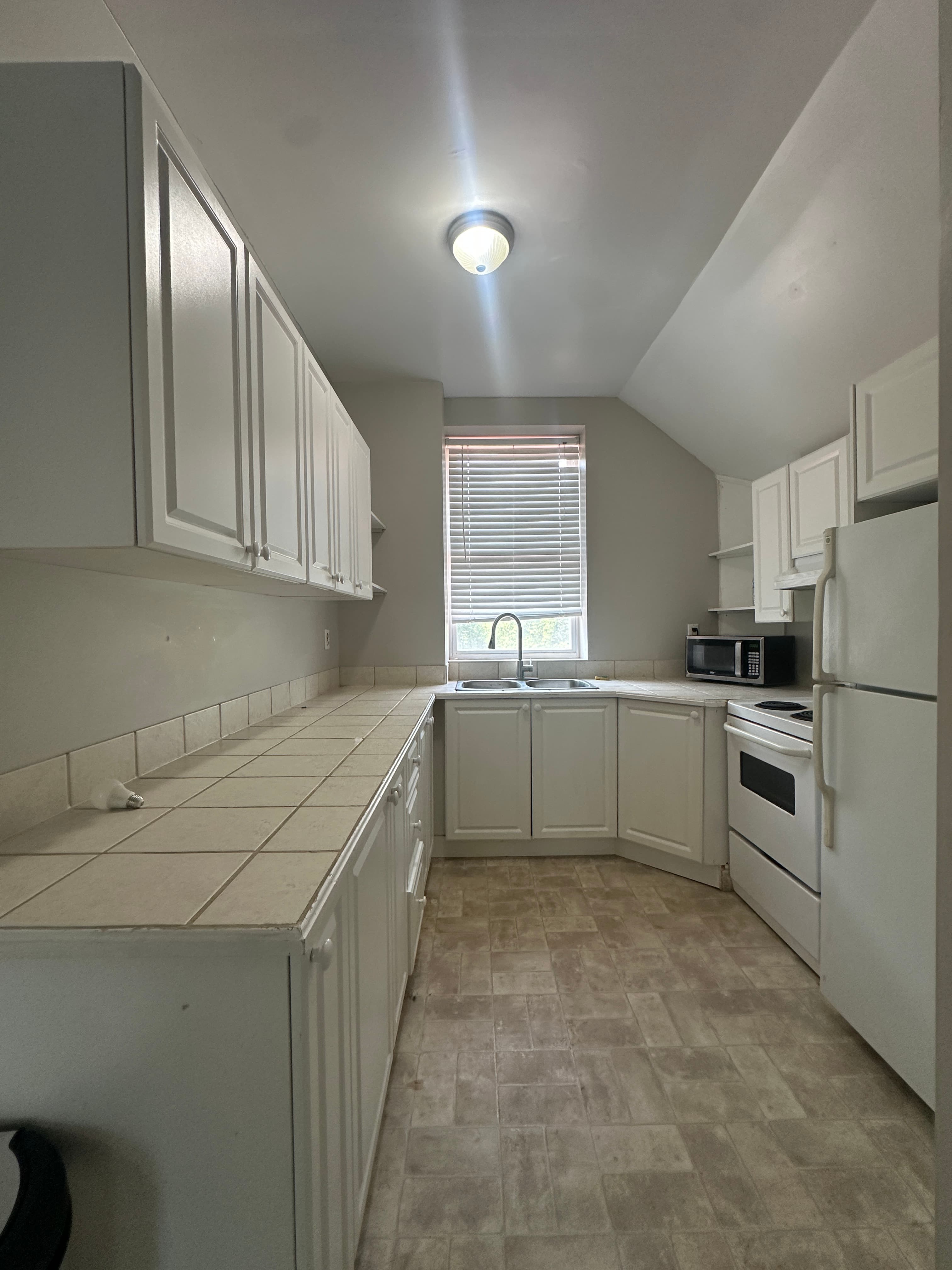 75 Lindsay St North - Photo 3