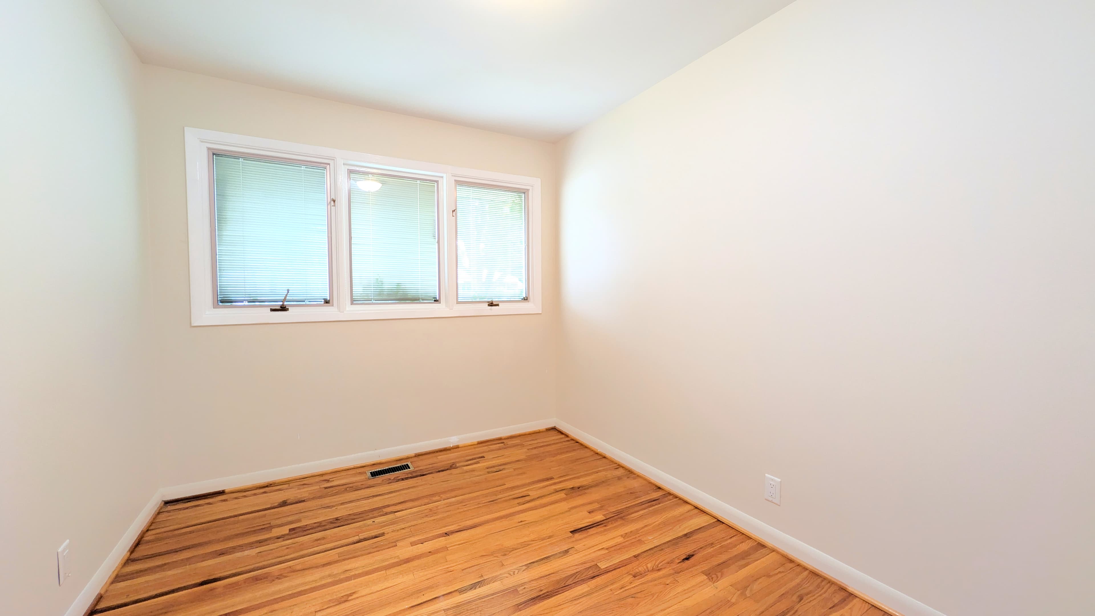 1275 Parkview - Main Level - Photo 11