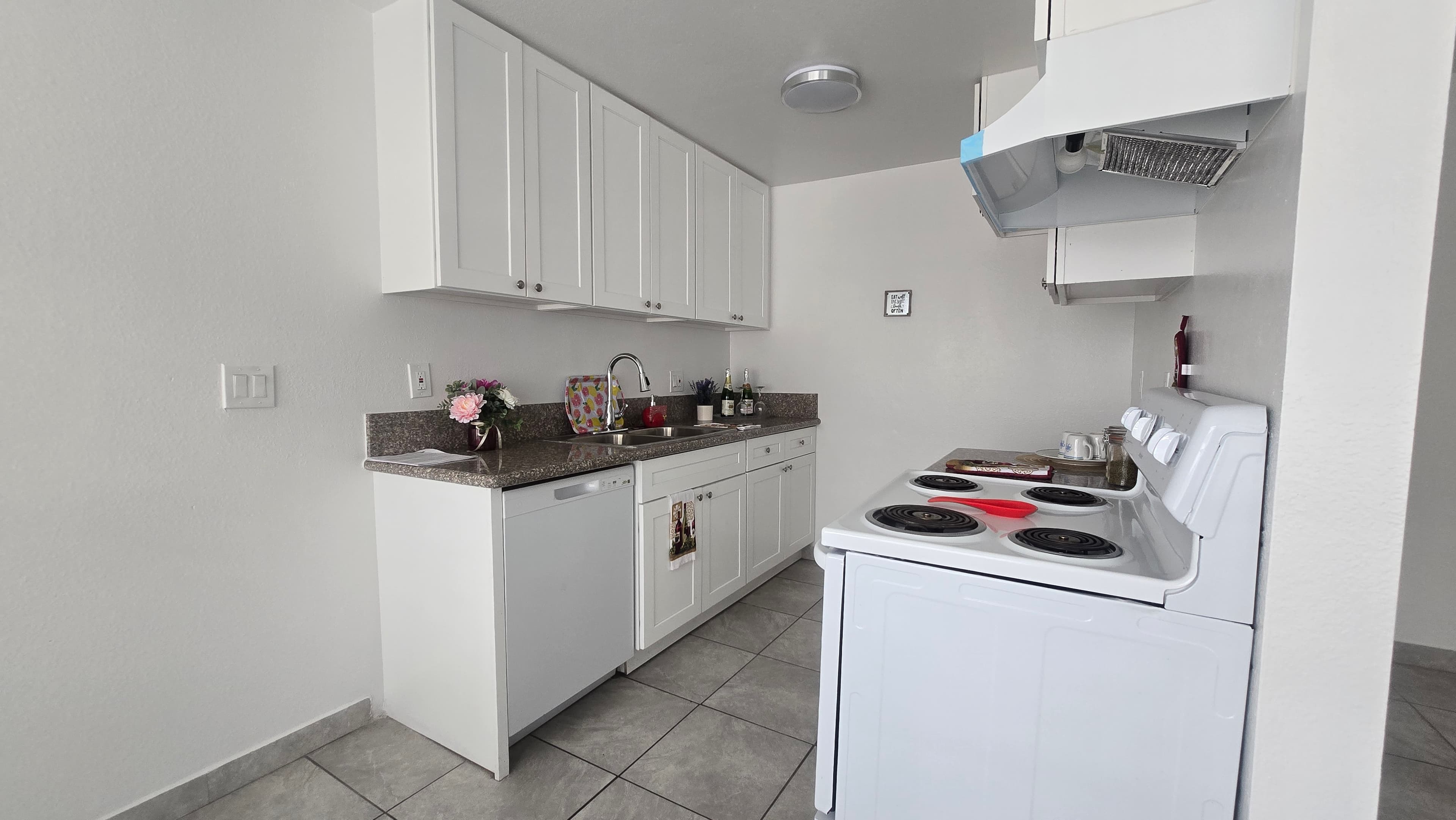 8421 Cedros Unit 117 - Photo 2