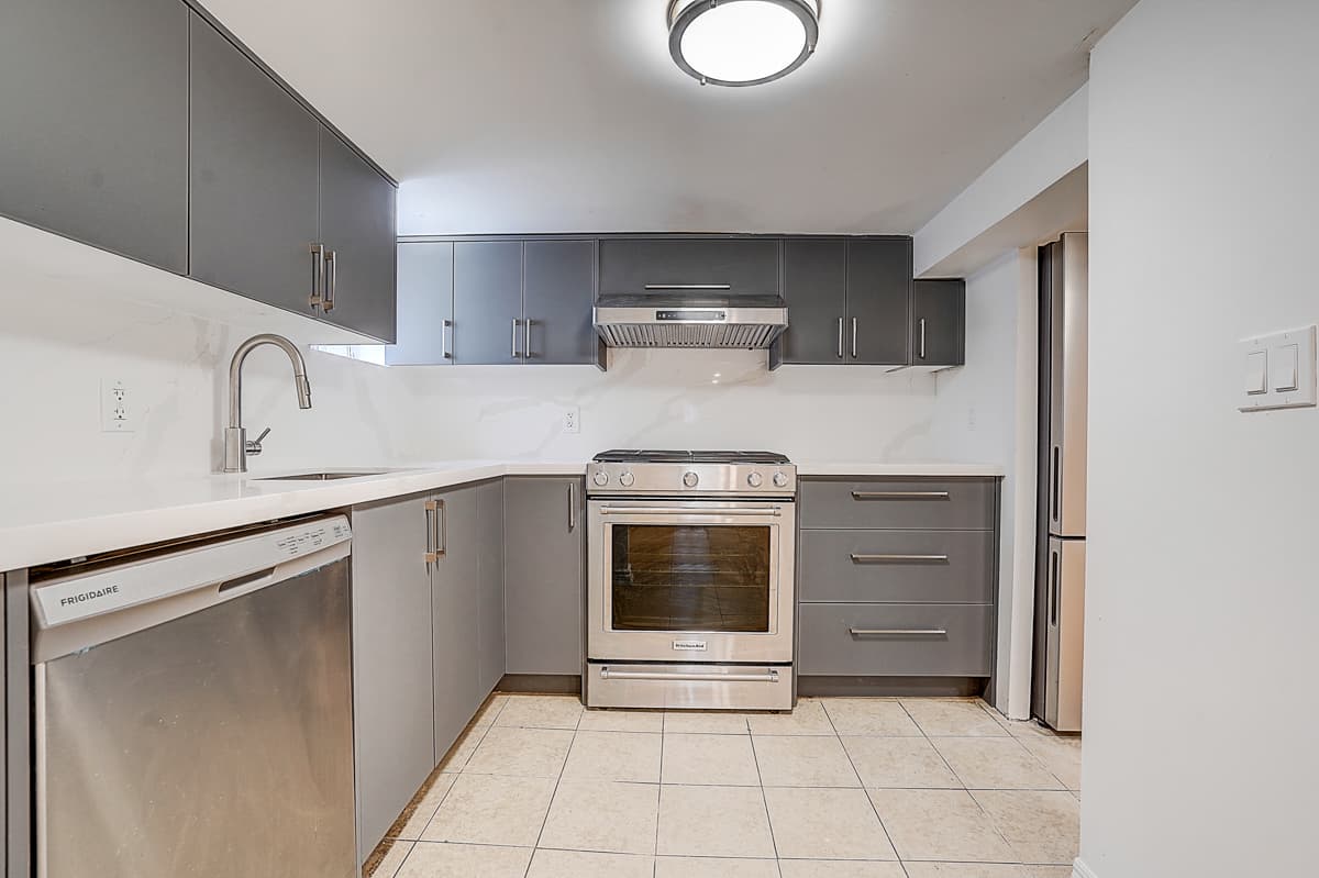 79 OConnor Dr - Lower - Photo 2