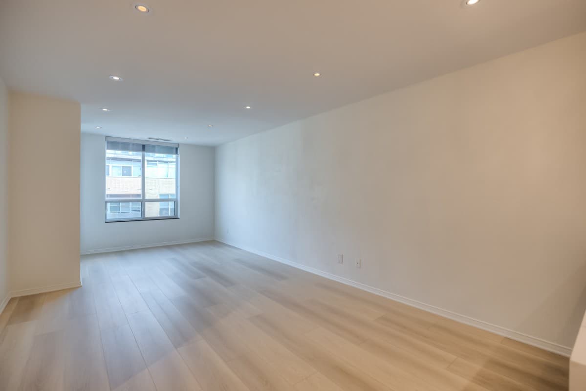 1863 Queen St E - 512 - Photo 2