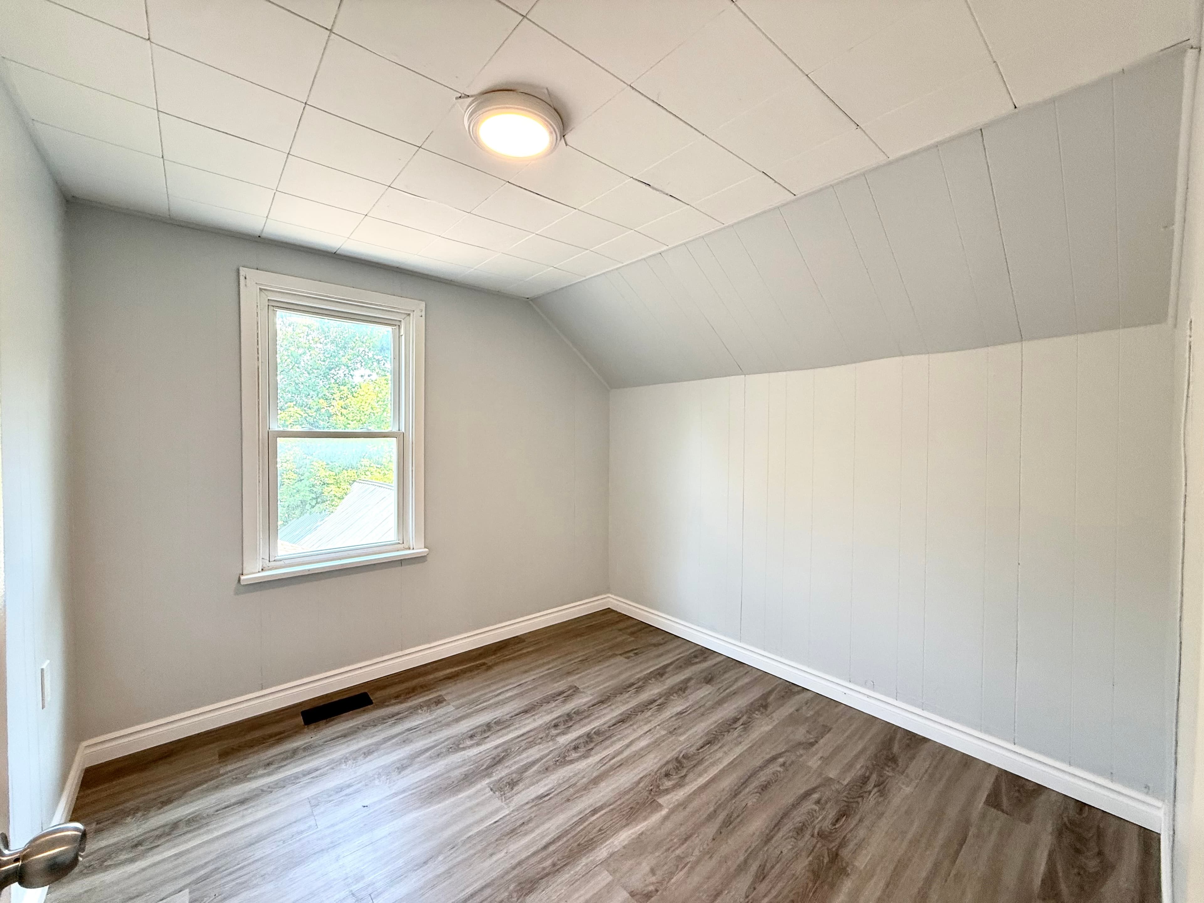 Upper - 26 Albina Street Welland Ontario L3C 1P3 - Photo 7