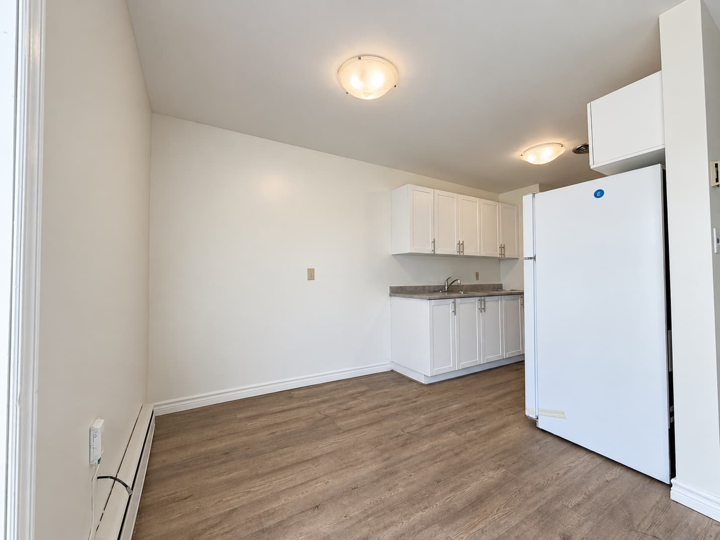 2 bedroom - Unit 28 - Photo 4